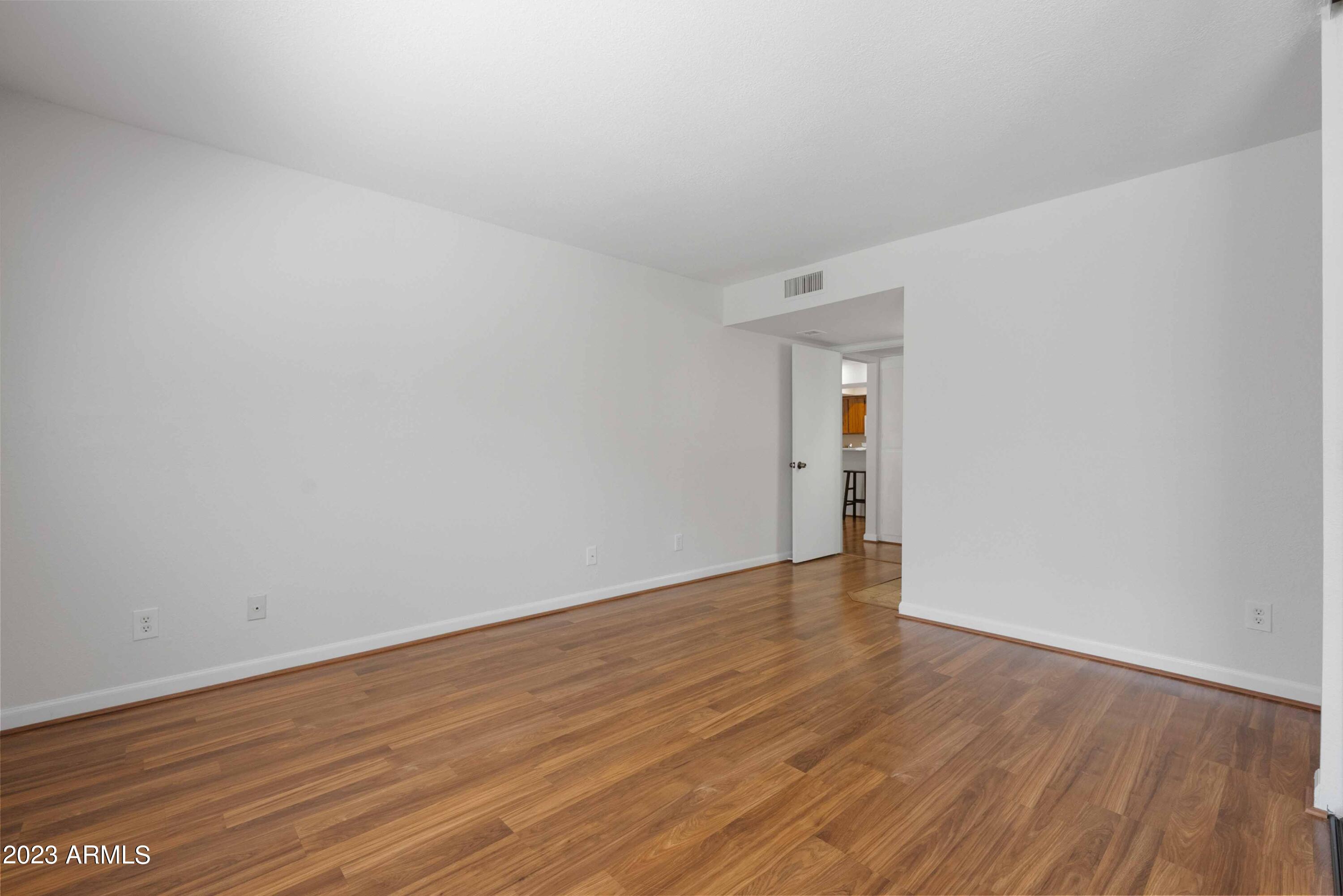 1920 W Lindner Avenue, 123