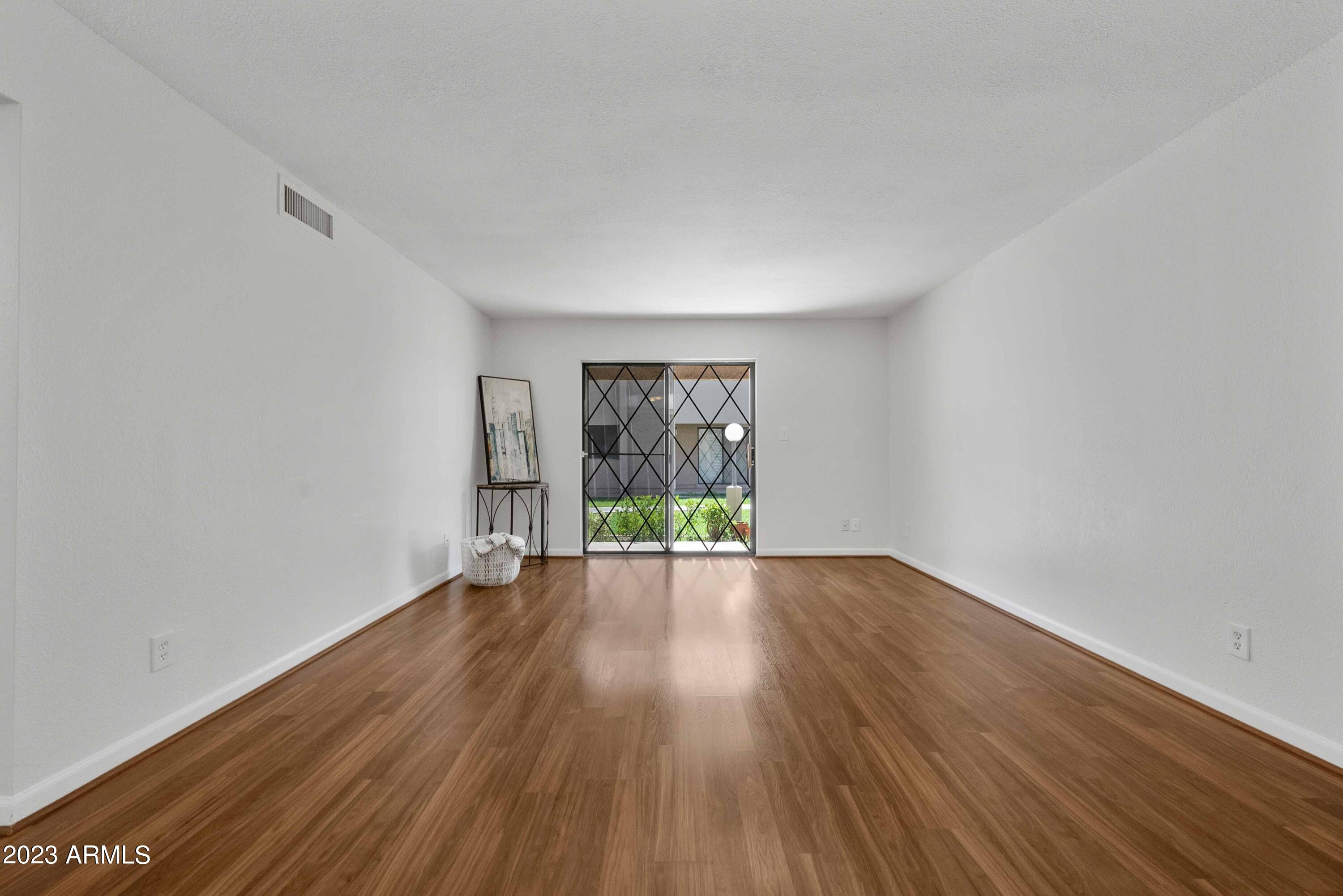 1920 W Lindner Avenue, 123