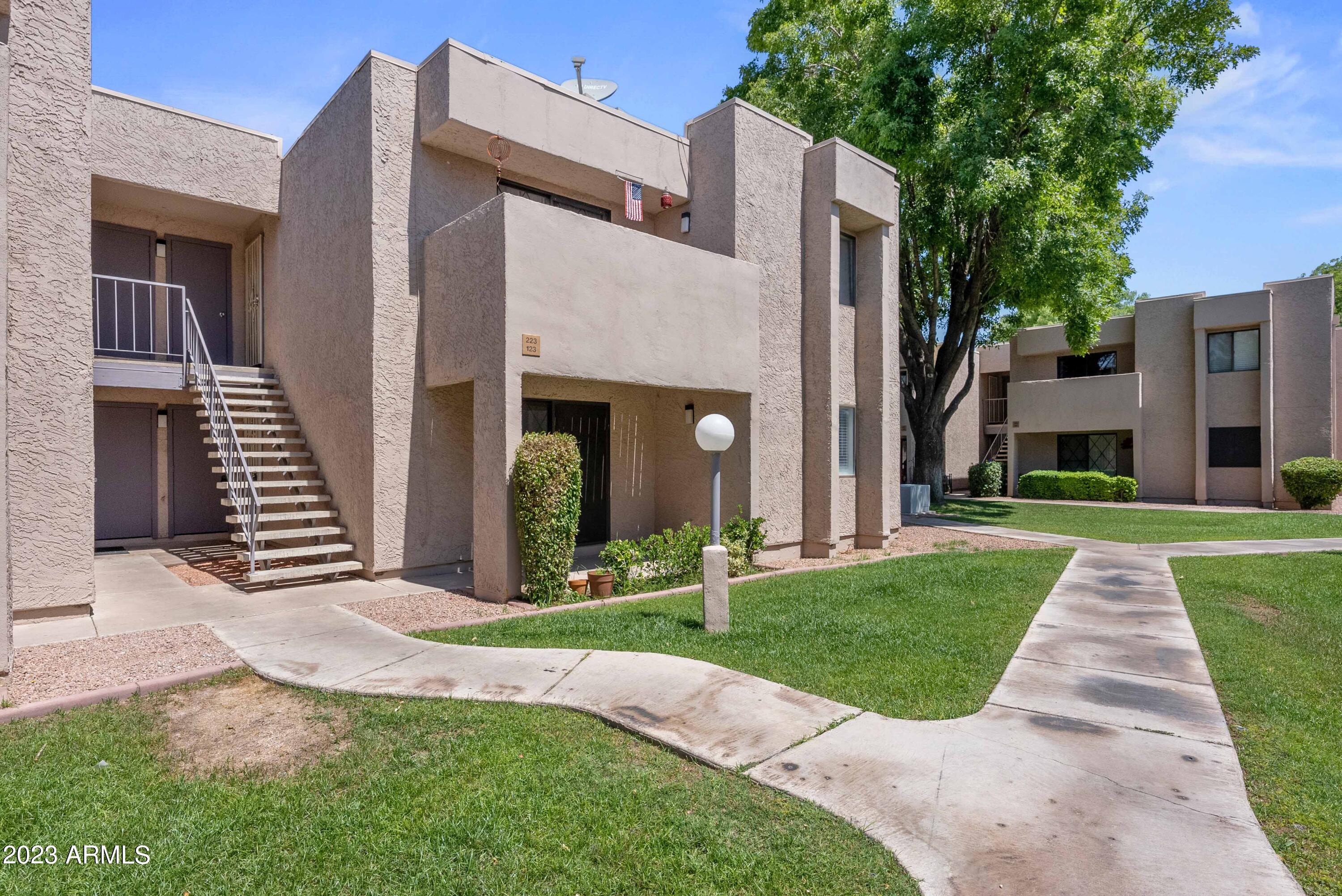 1920 W Lindner Avenue, 123