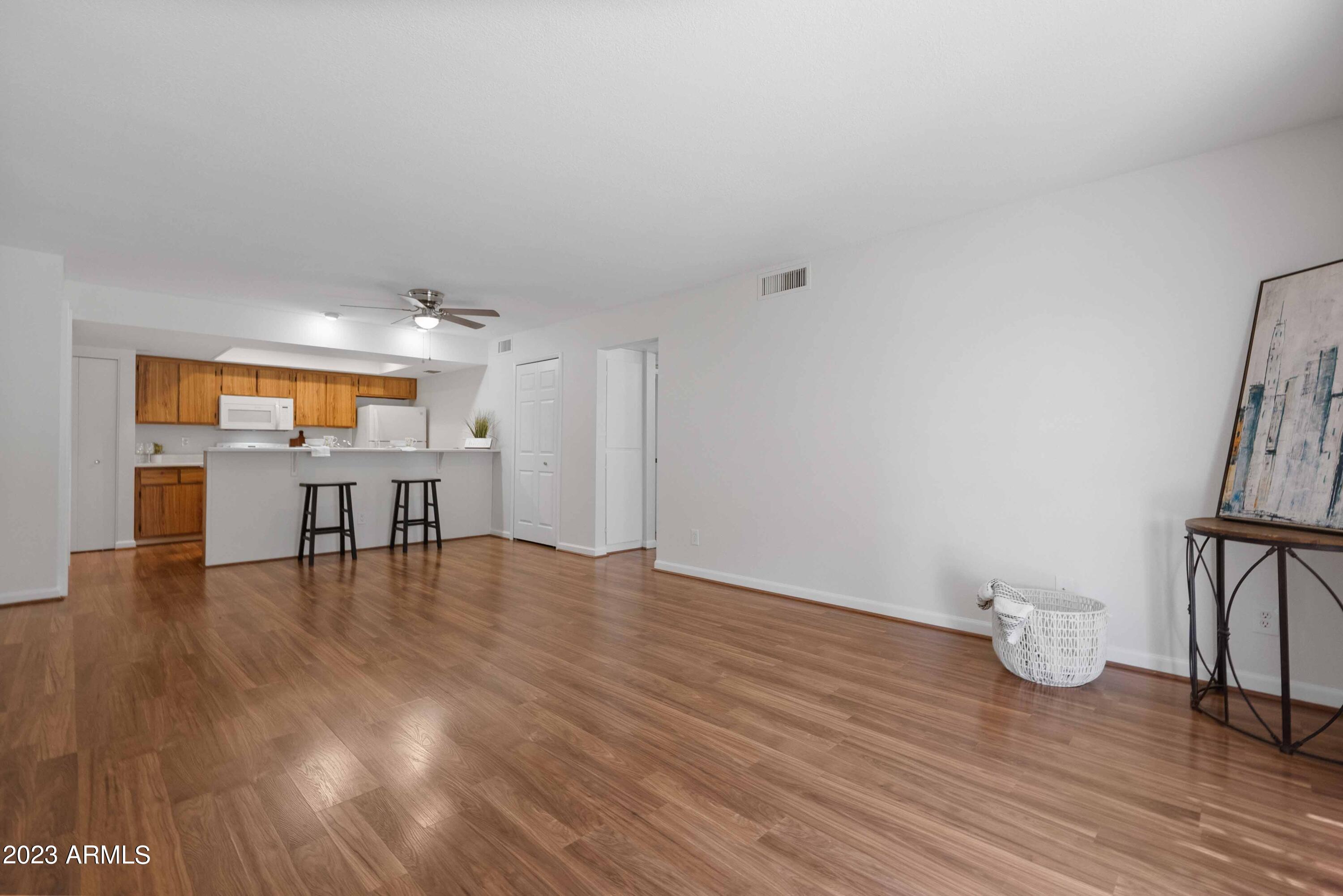 1920 W Lindner Avenue, 123