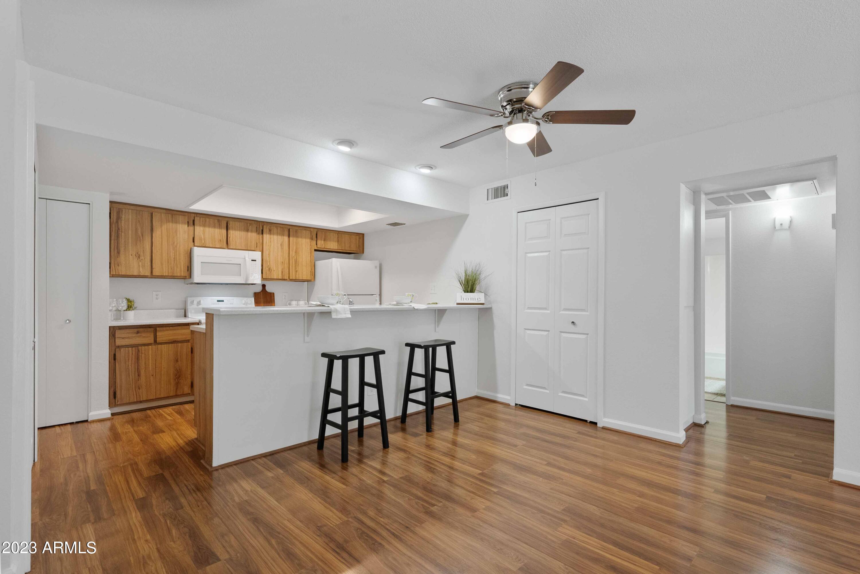 1920 W Lindner Avenue, 123