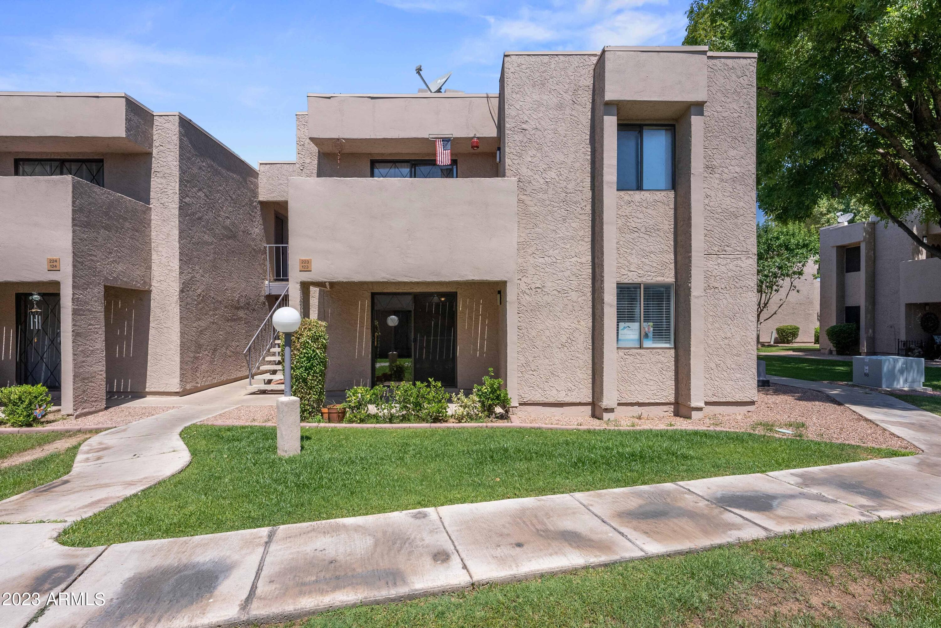 1920 W Lindner Avenue, 123