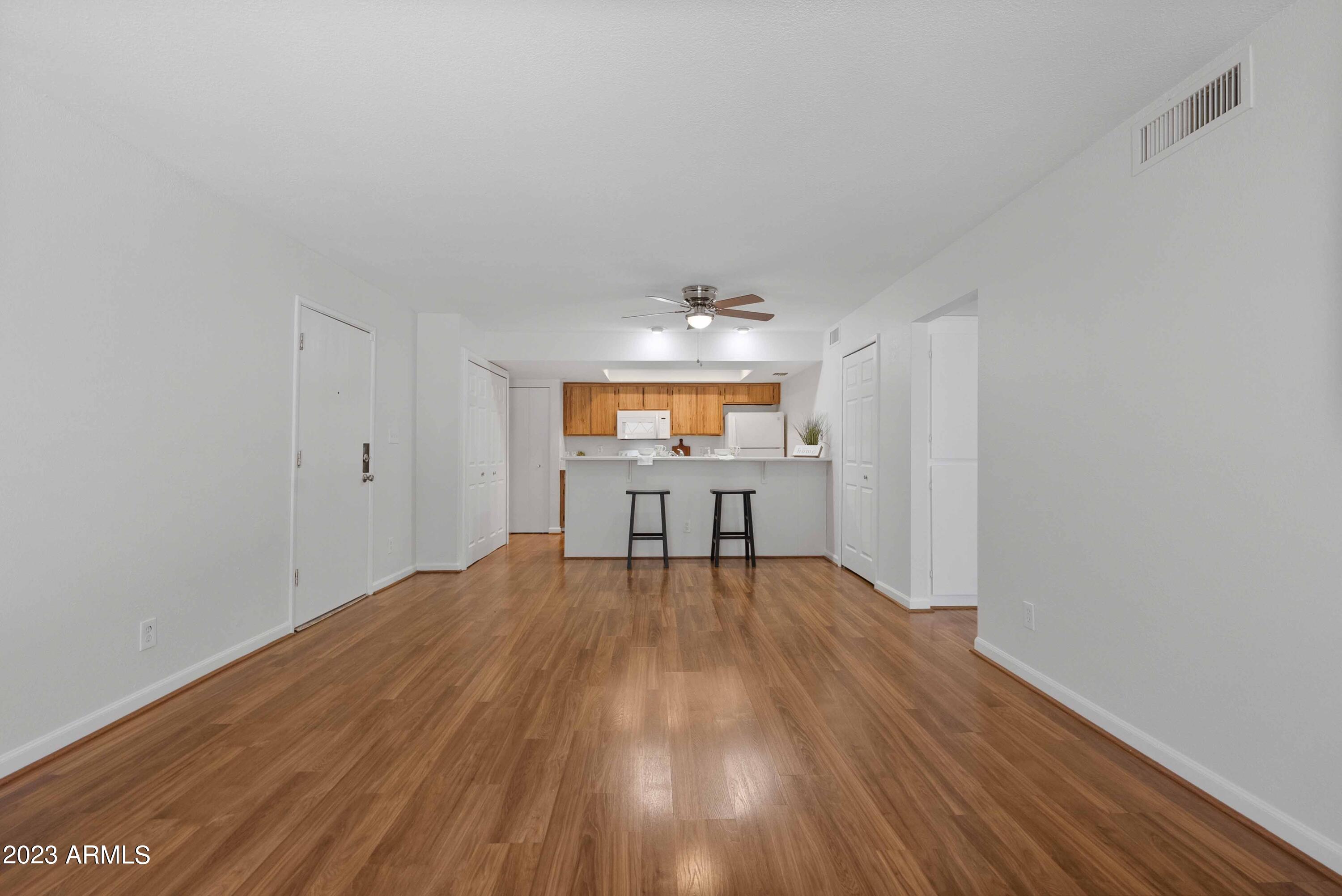 1920 W Lindner Avenue, 123