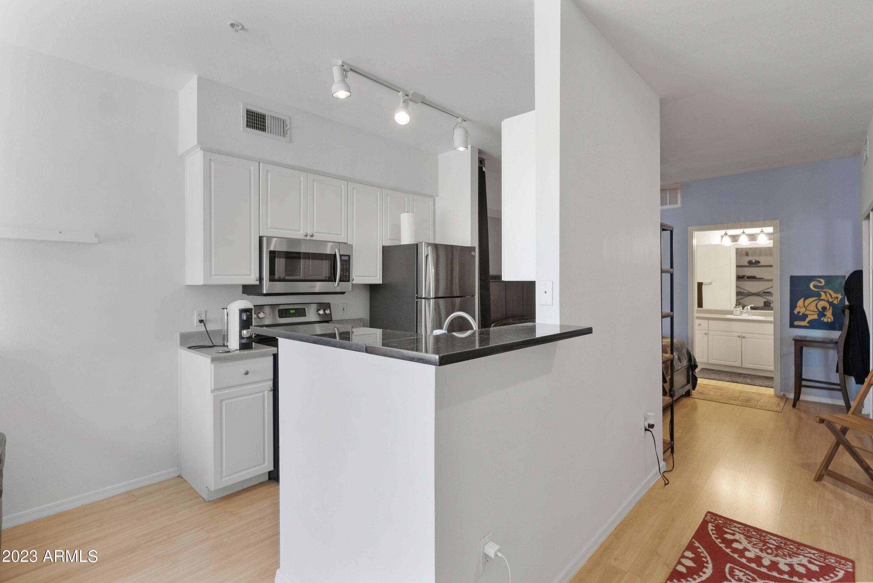 1701 E Colter Street, 187