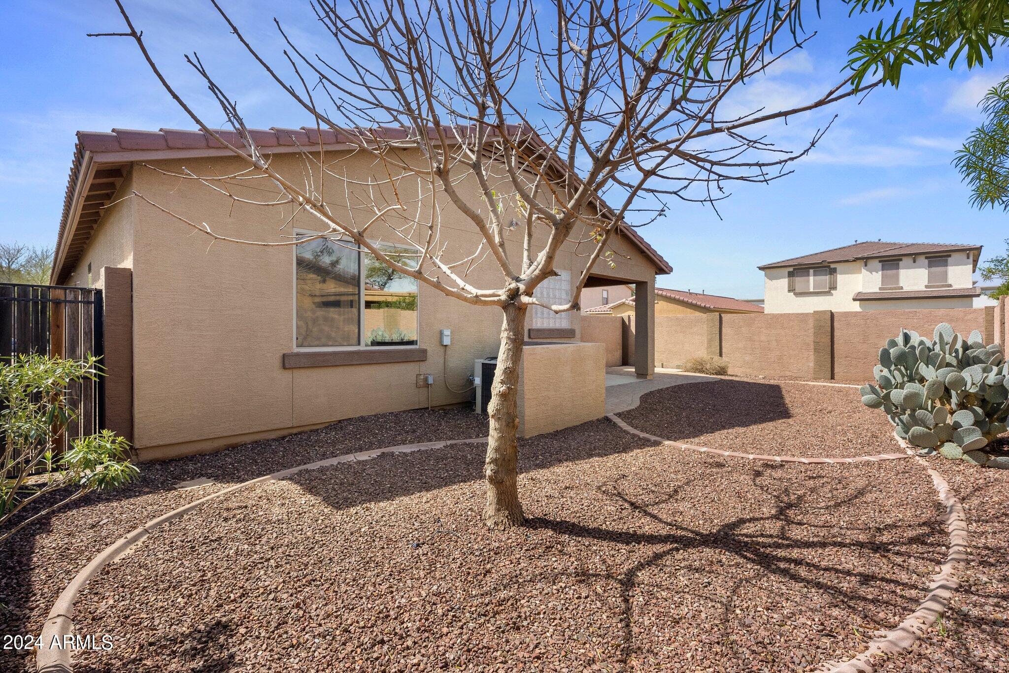 44242 W GRIFFIS Drive