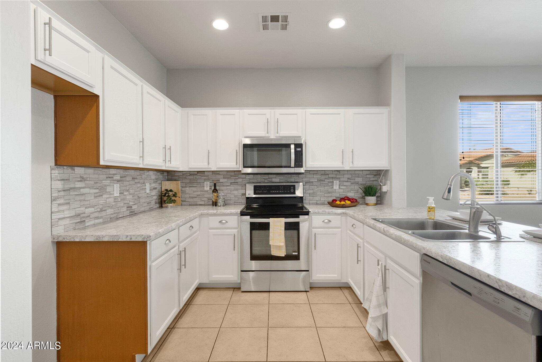 44242 W GRIFFIS Drive