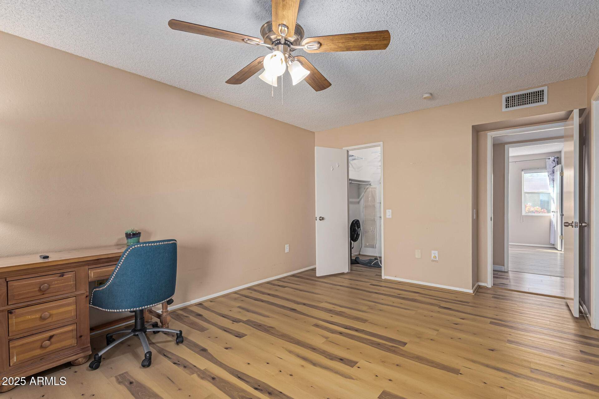 10019 W THUNDERBIRD Boulevard