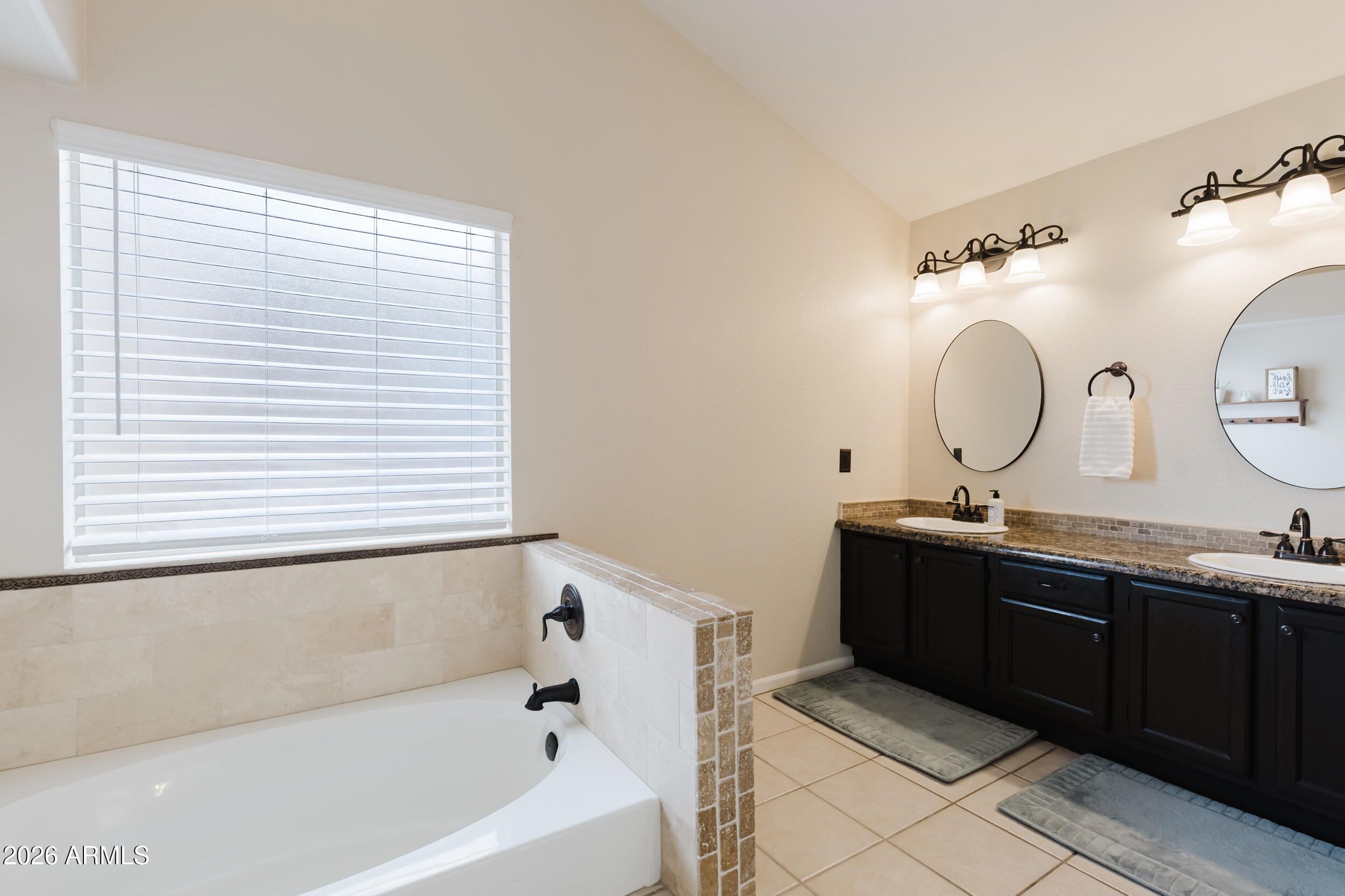 3821 E TANGLEWOOD Drive