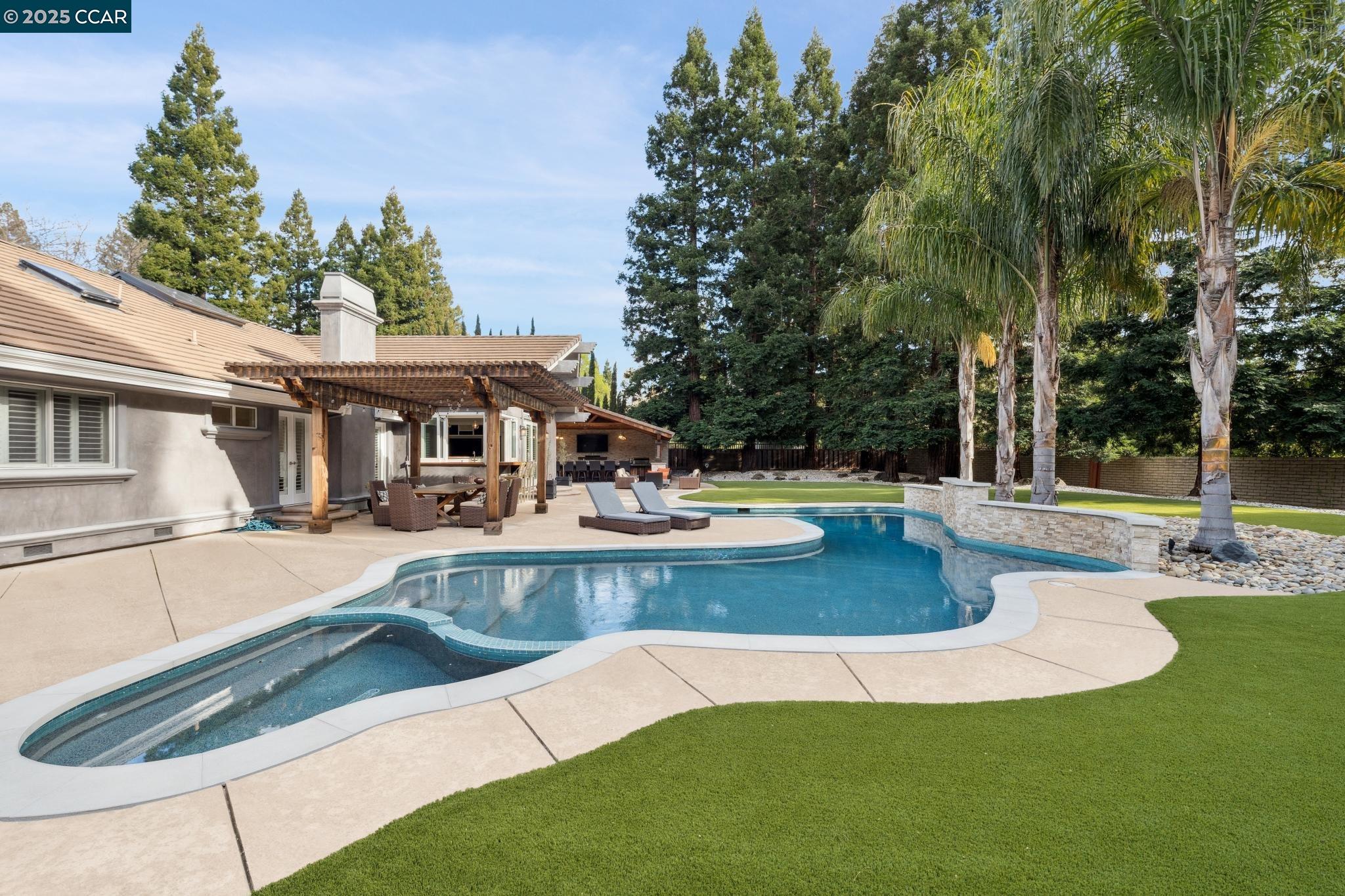 2420 White Oak Place