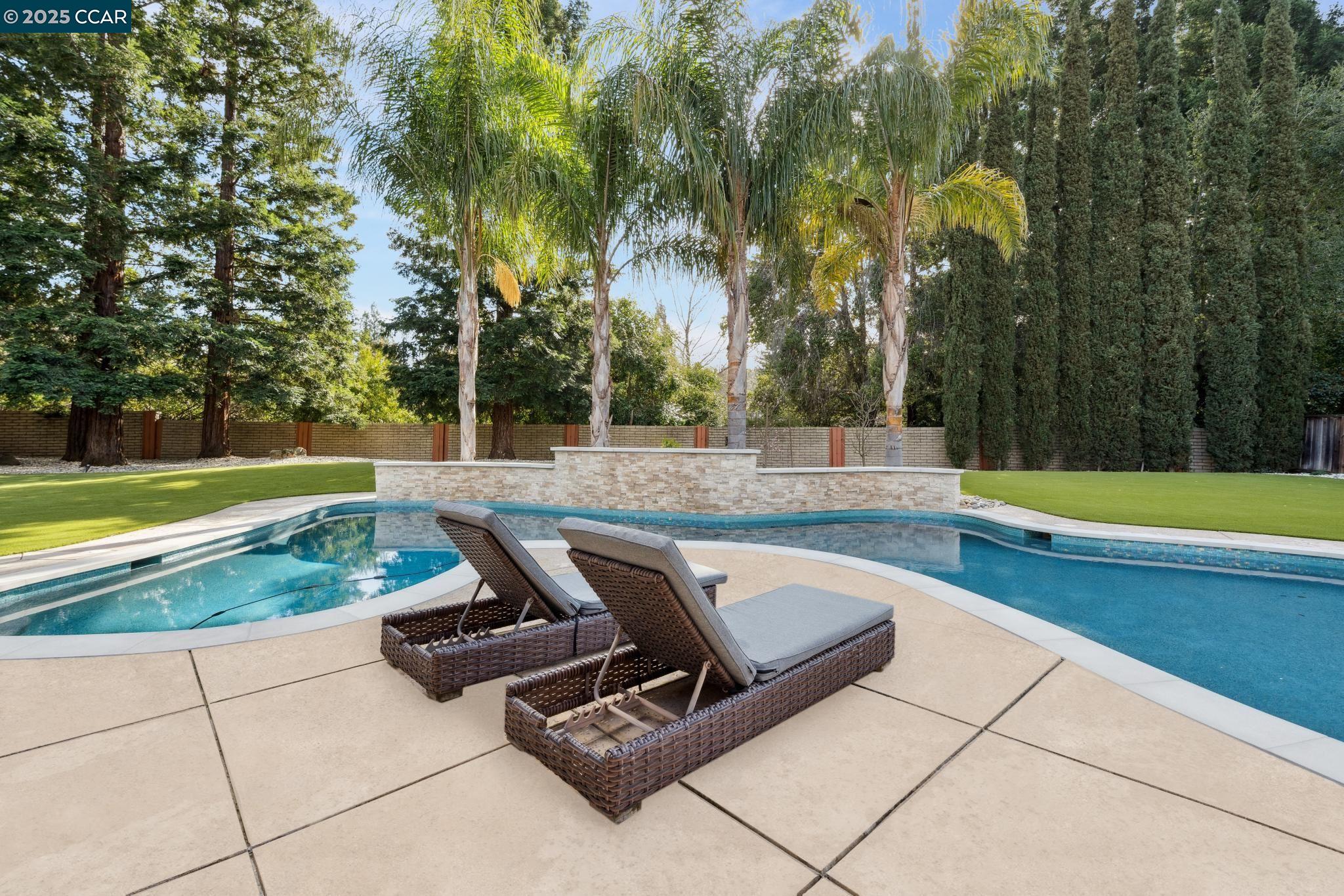 2420 White Oak Place