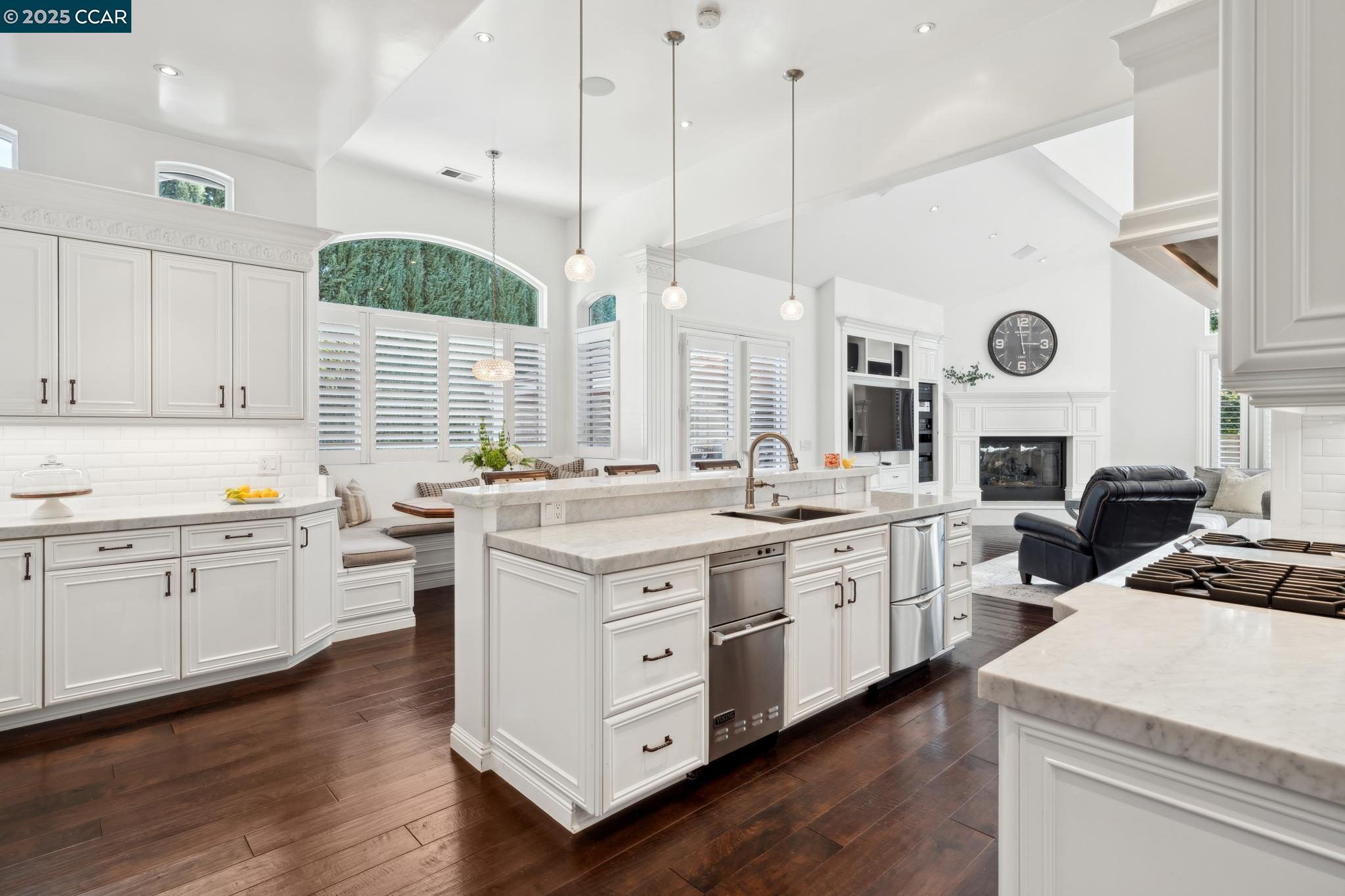 2420 White Oak Place