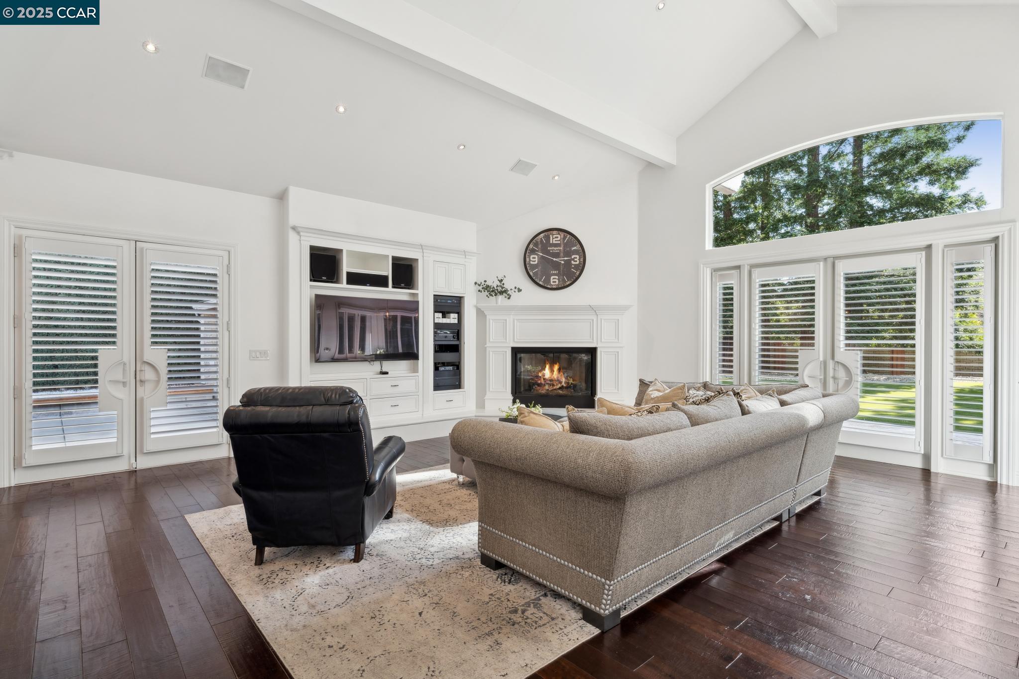 2420 White Oak Place