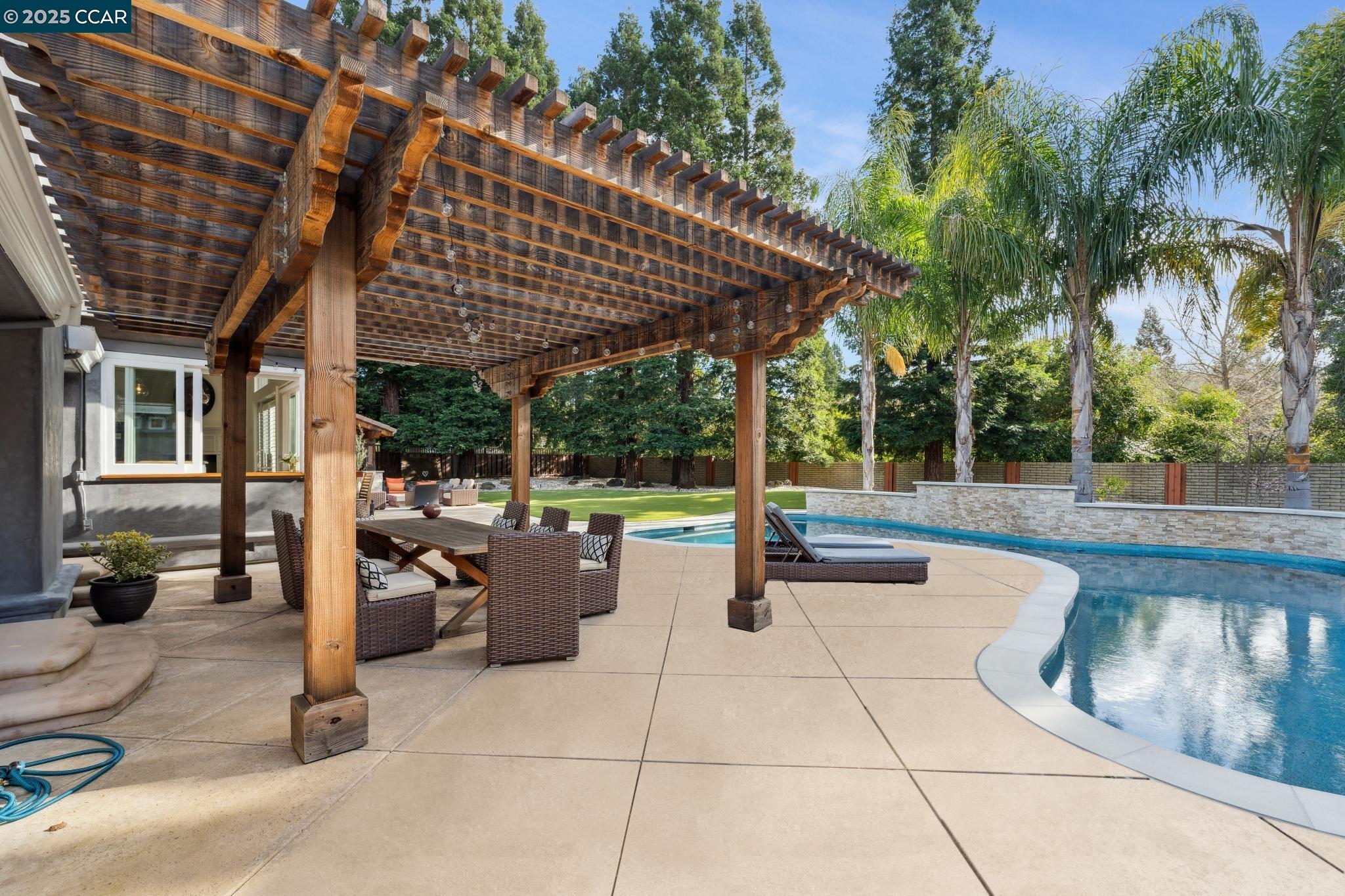 2420 White Oak Place