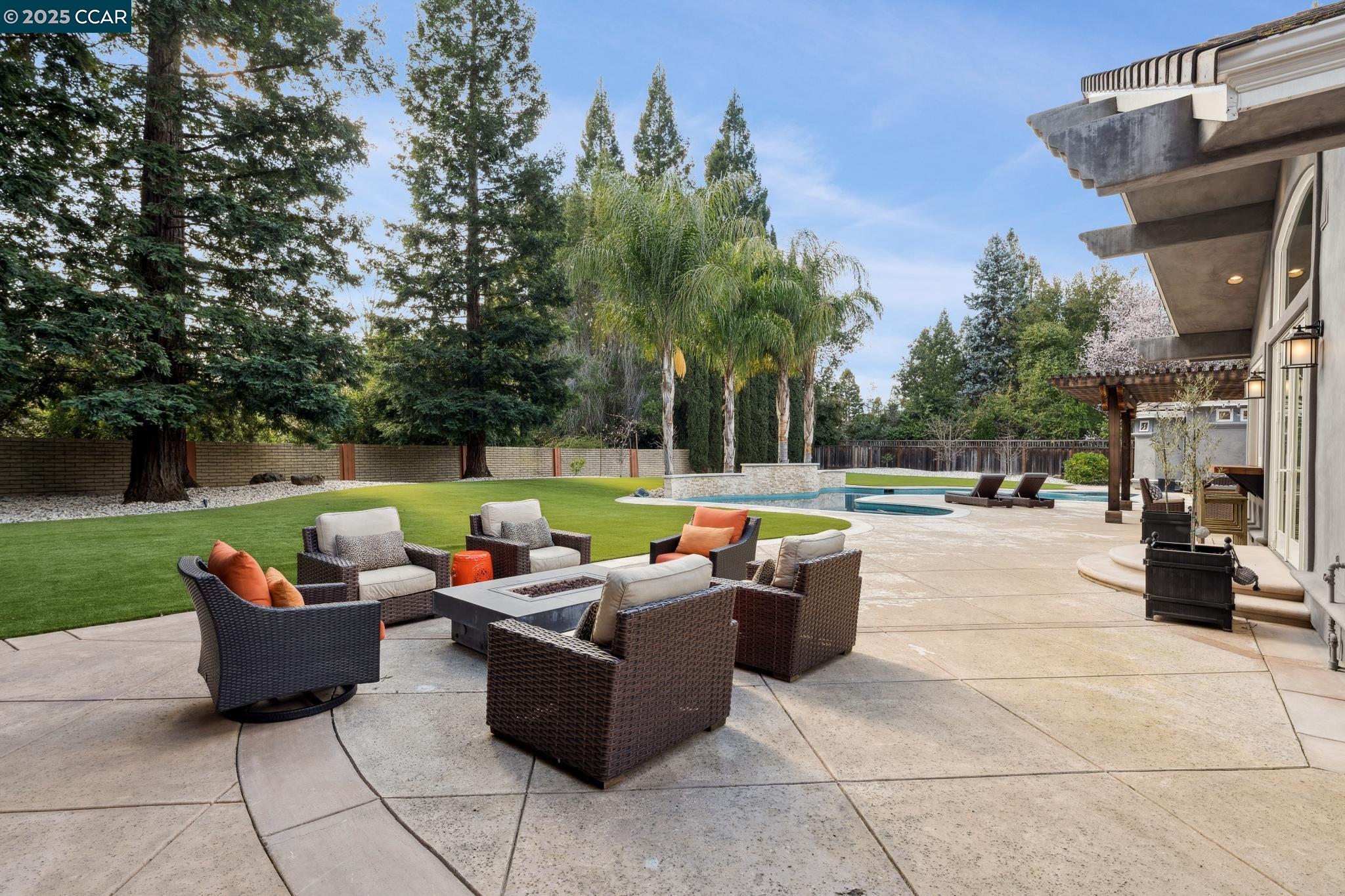 2420 White Oak Place