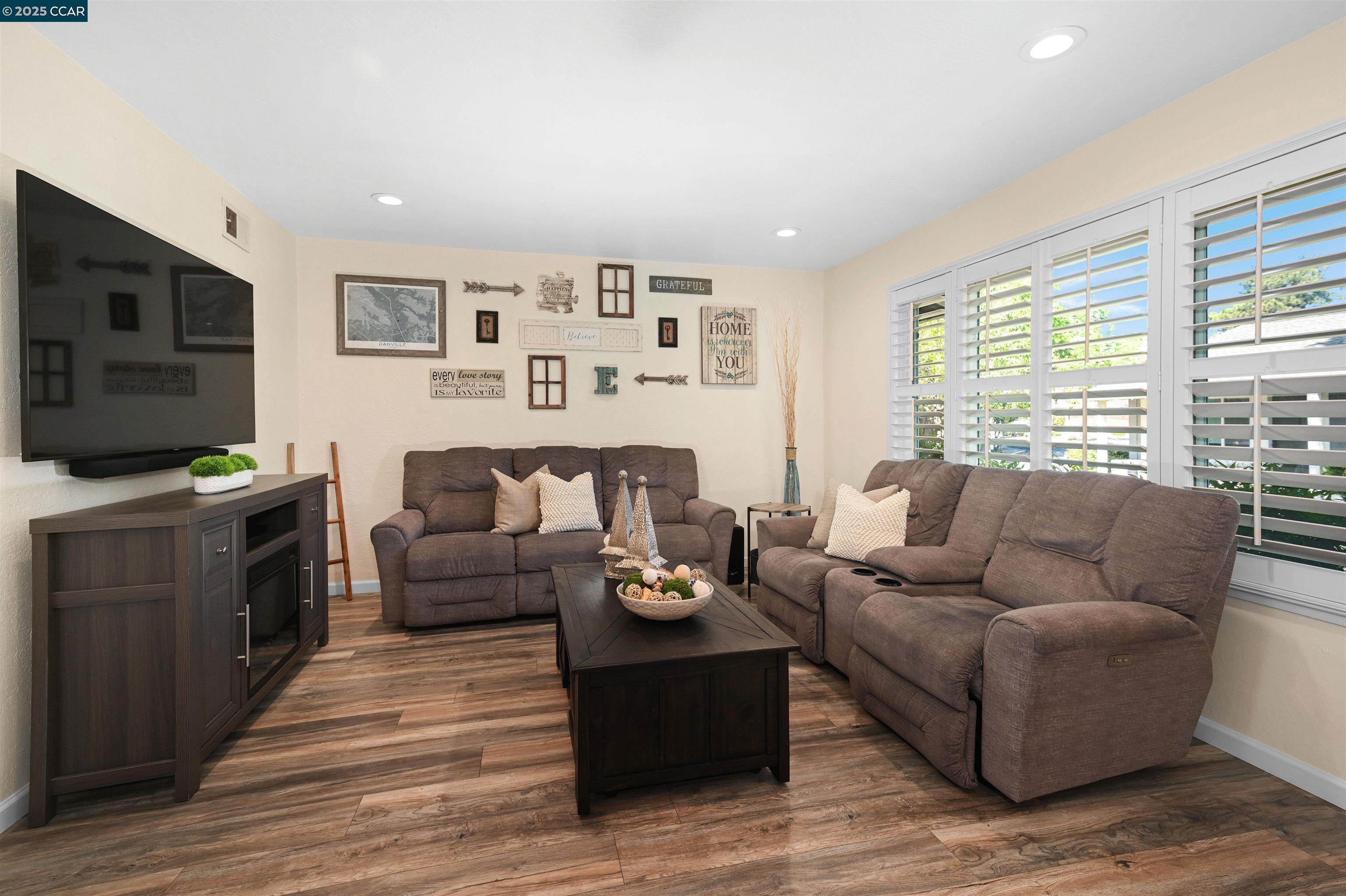 1452 Greenlawn Dr