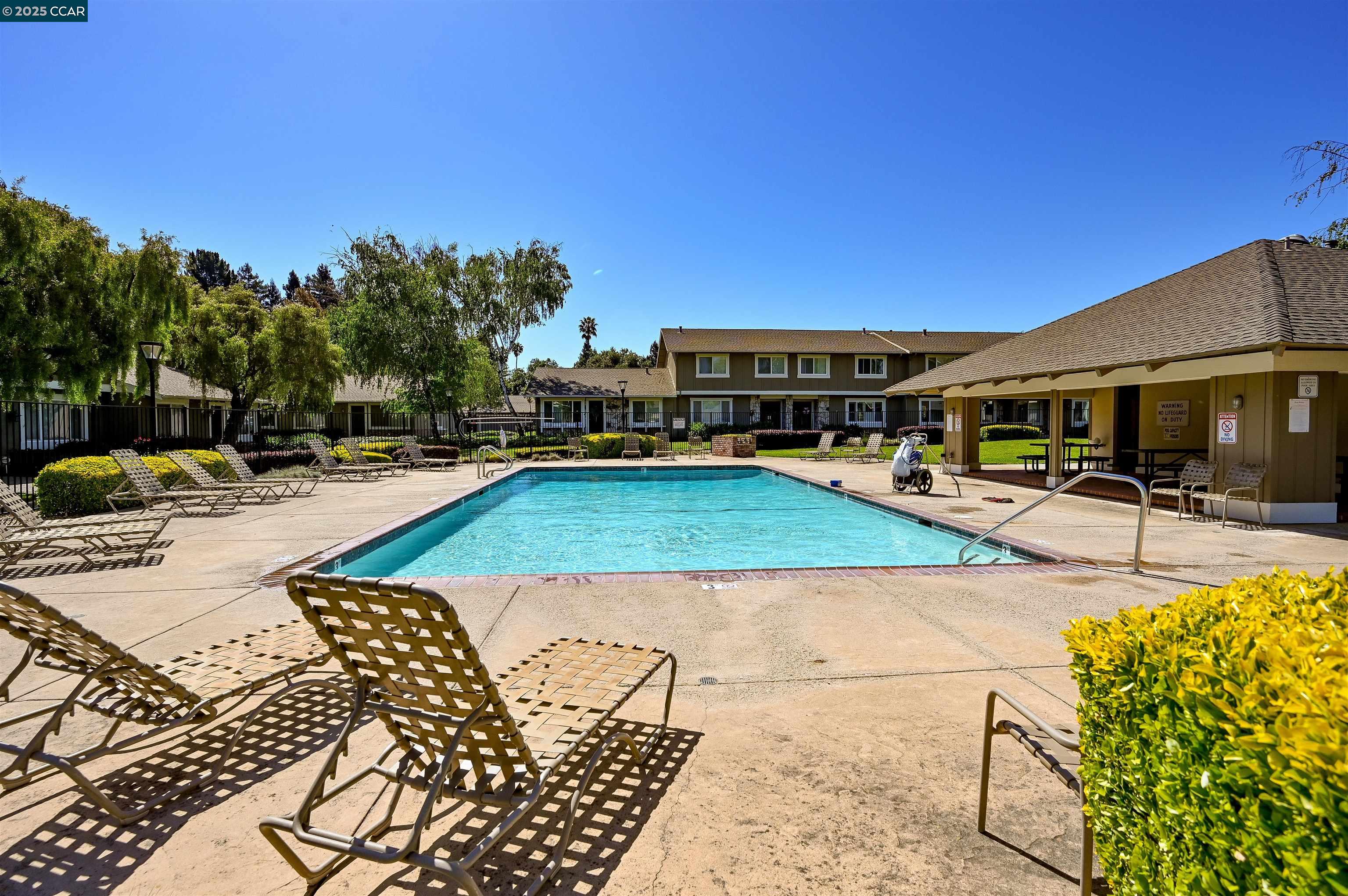 1452 Greenlawn Dr