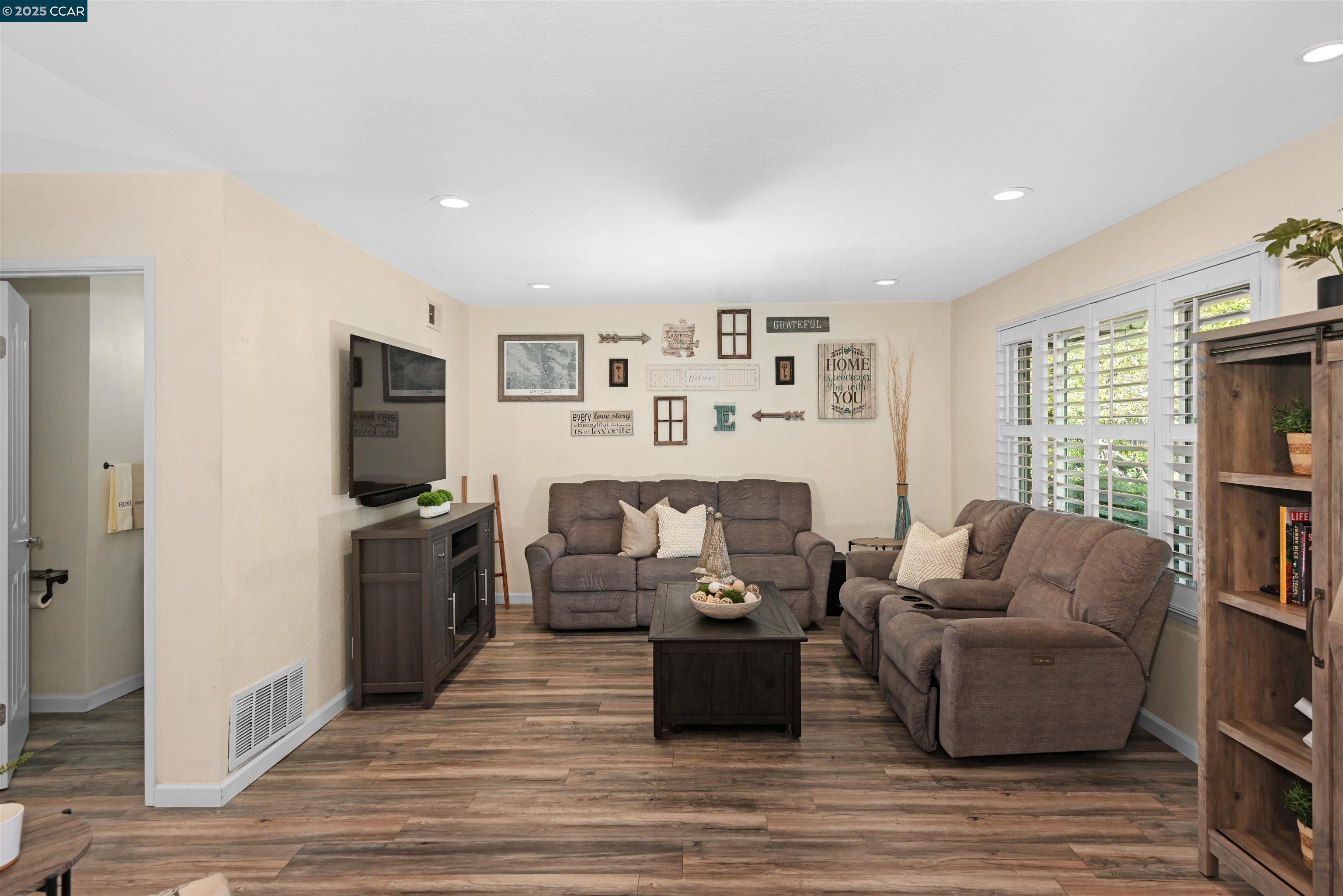 1452 Greenlawn Dr