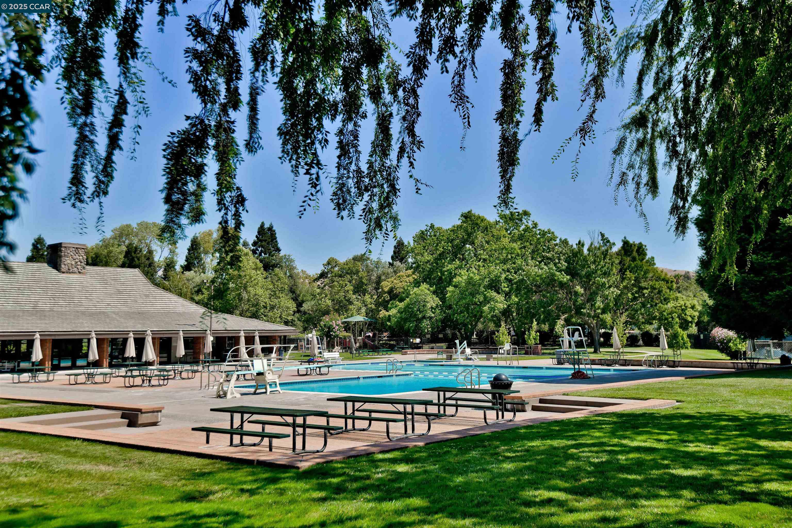 1452 Greenlawn Dr