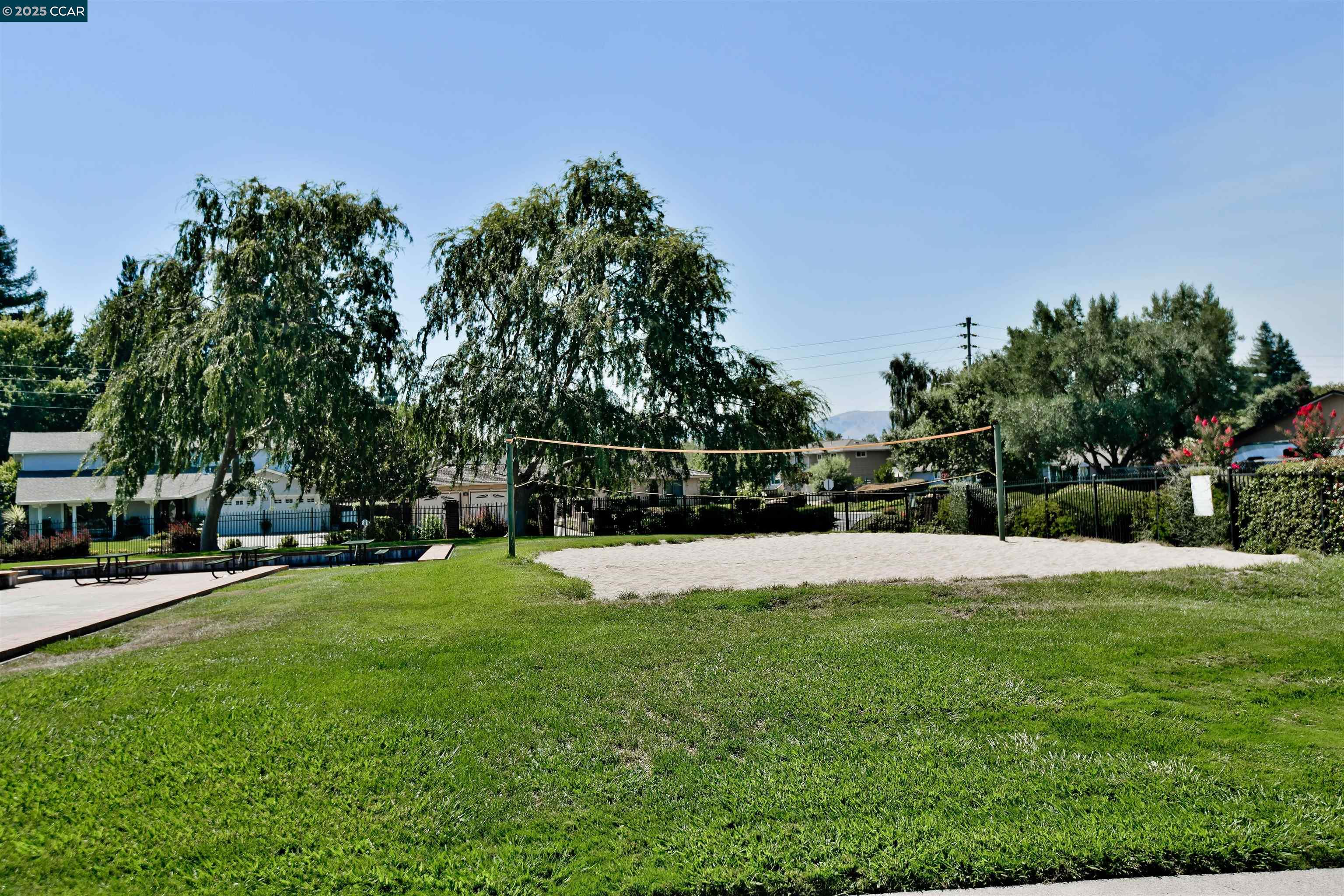 1452 Greenlawn Dr