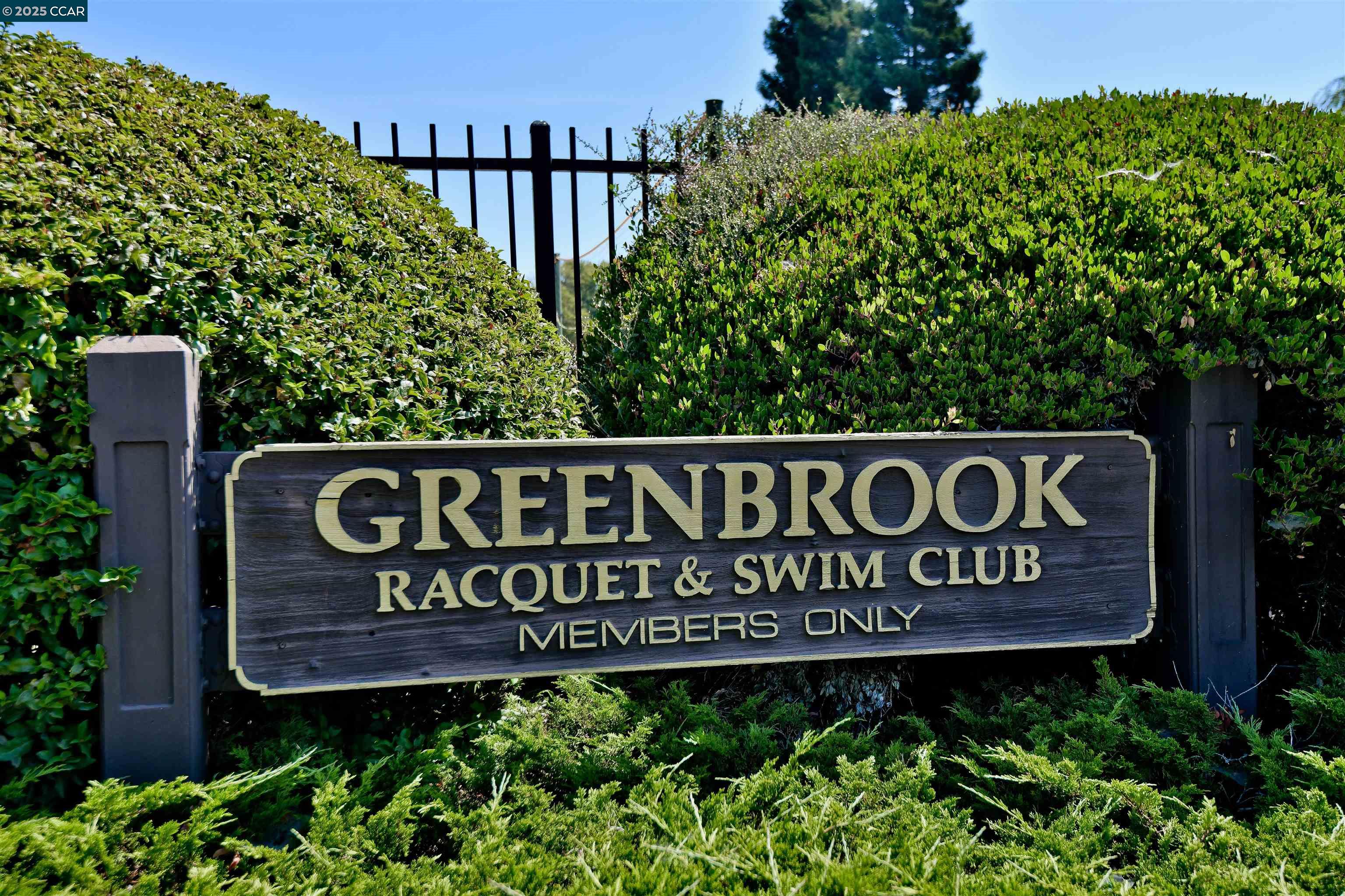 1452 Greenlawn Dr