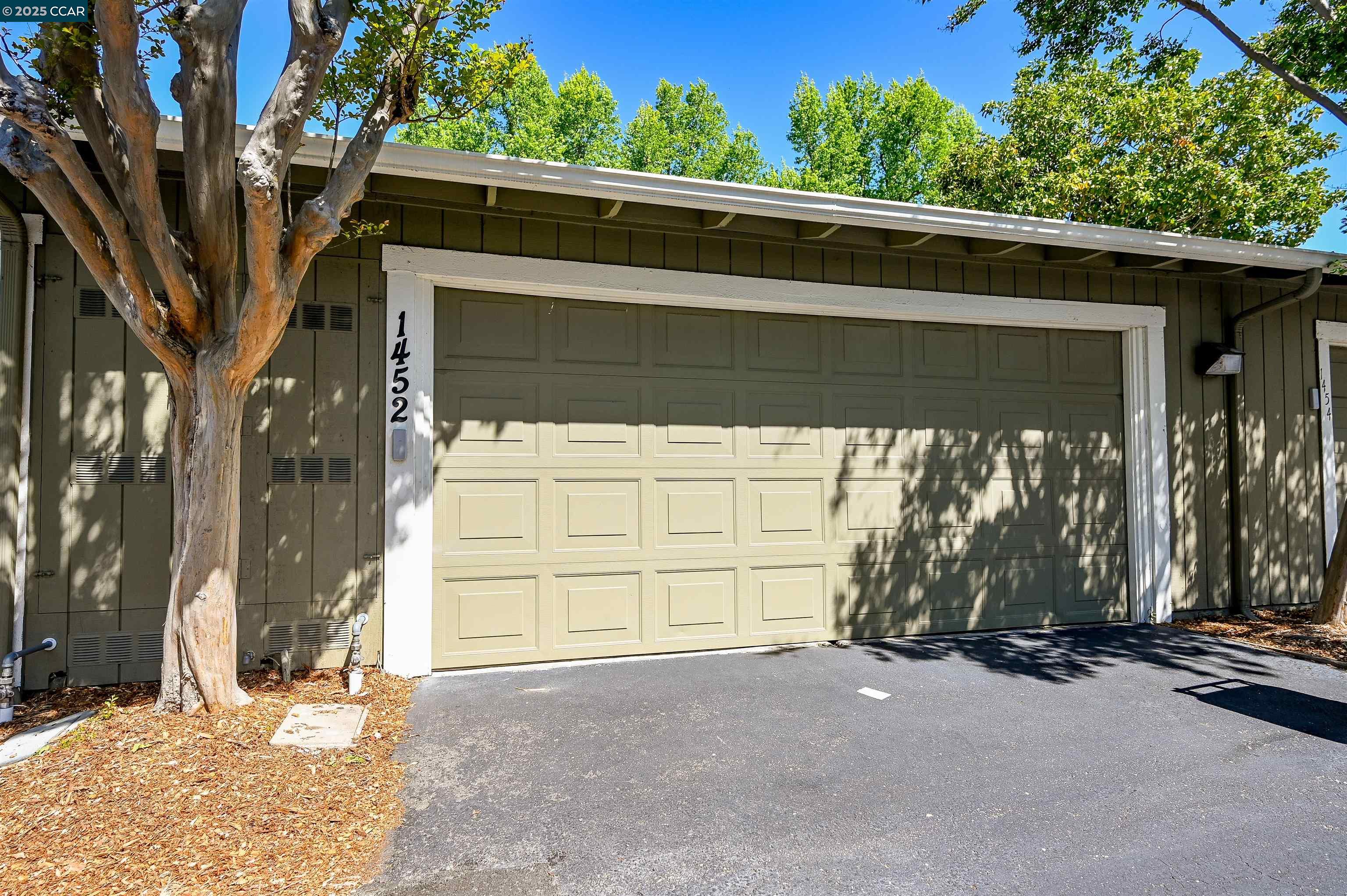 1452 Greenlawn Dr