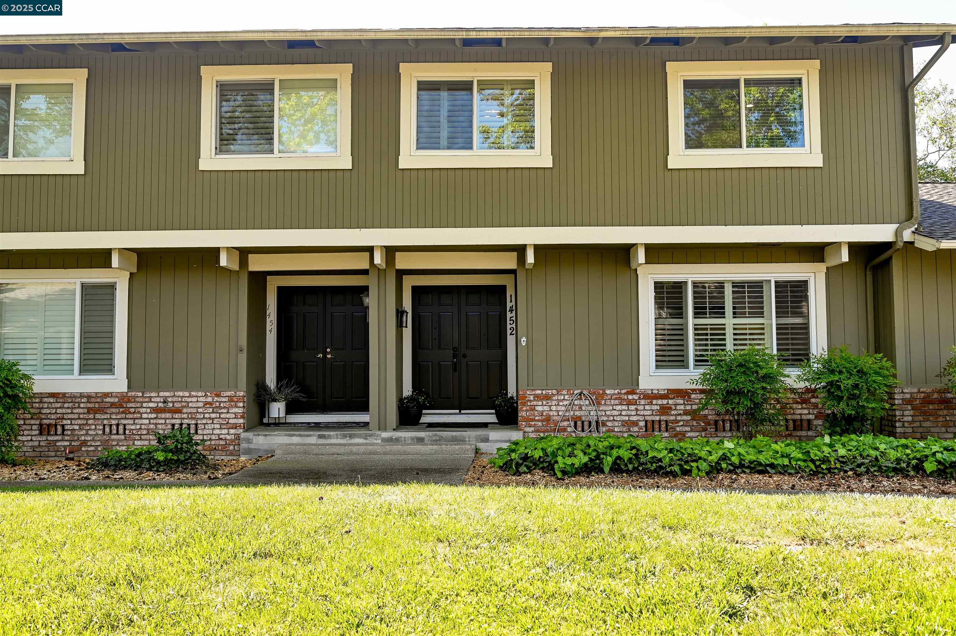 1452 Greenlawn Dr