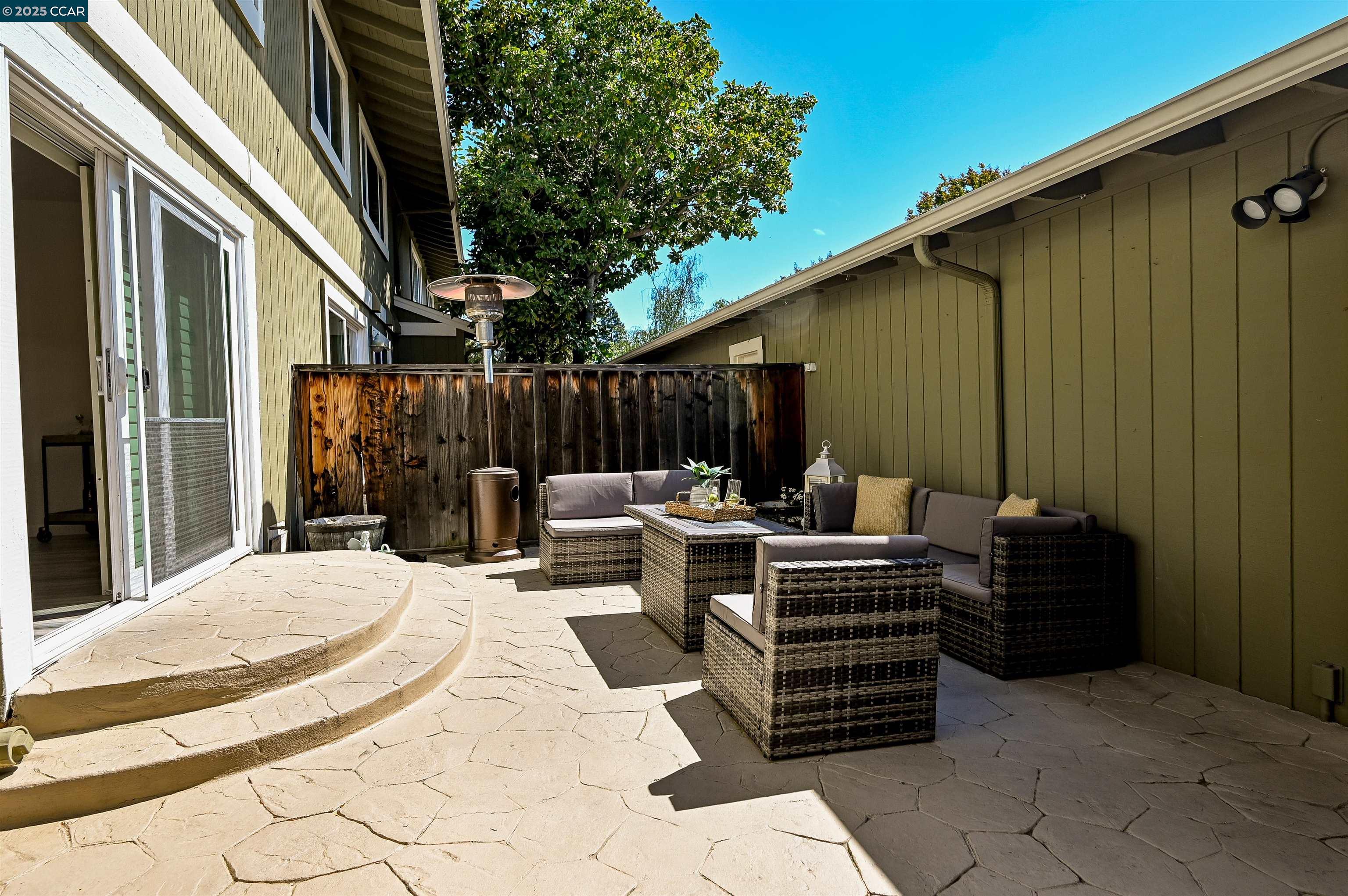 1452 Greenlawn Dr