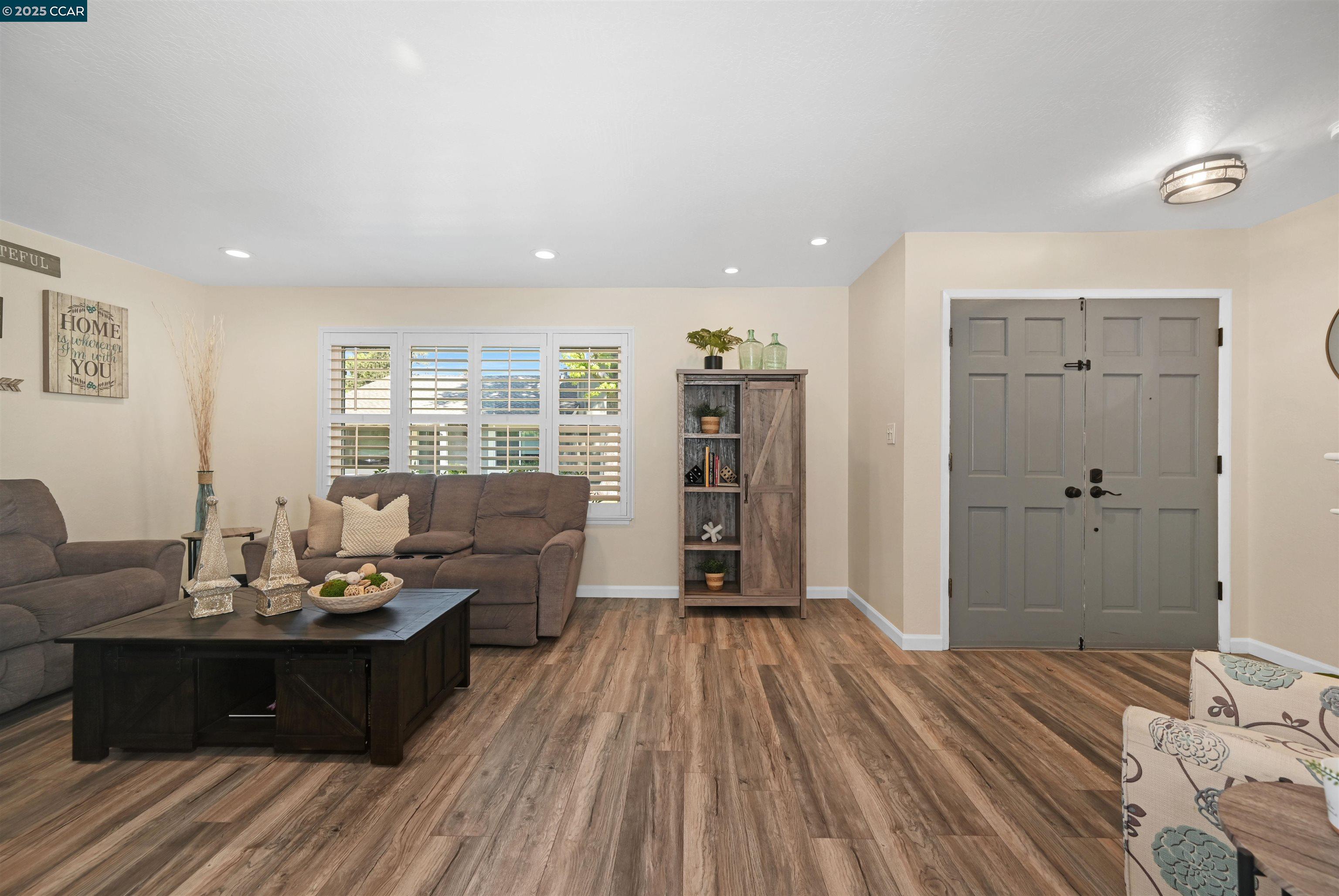 1452 Greenlawn Dr