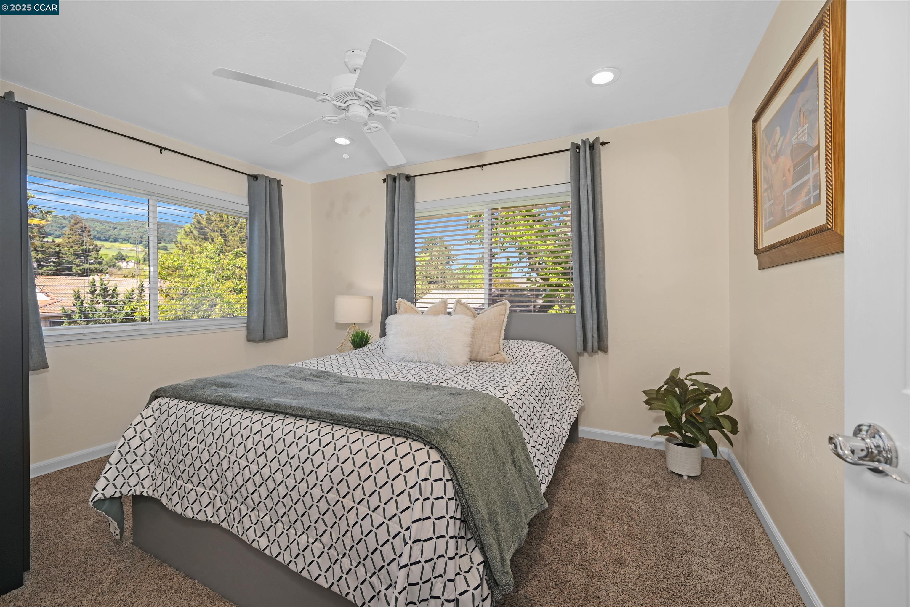 1452 Greenlawn Dr