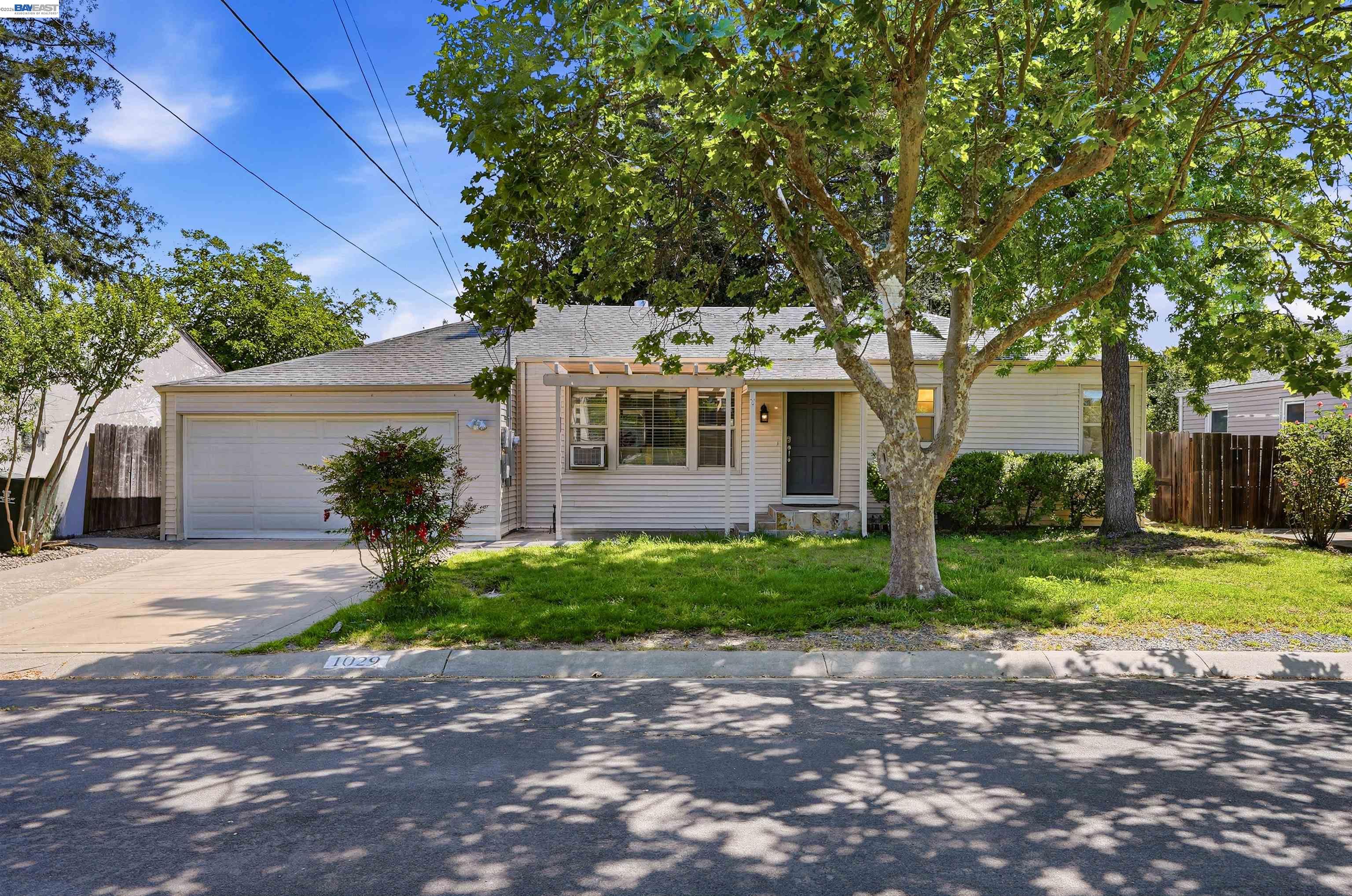1029 Esther Dr