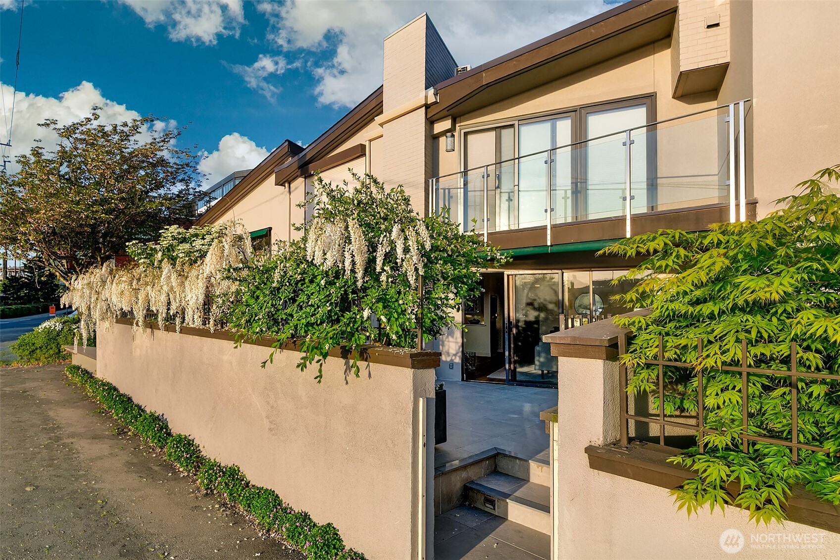 2728 Fairview Avenue E Unit: 102