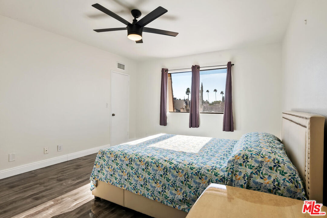 18407 Collins St Unit: B