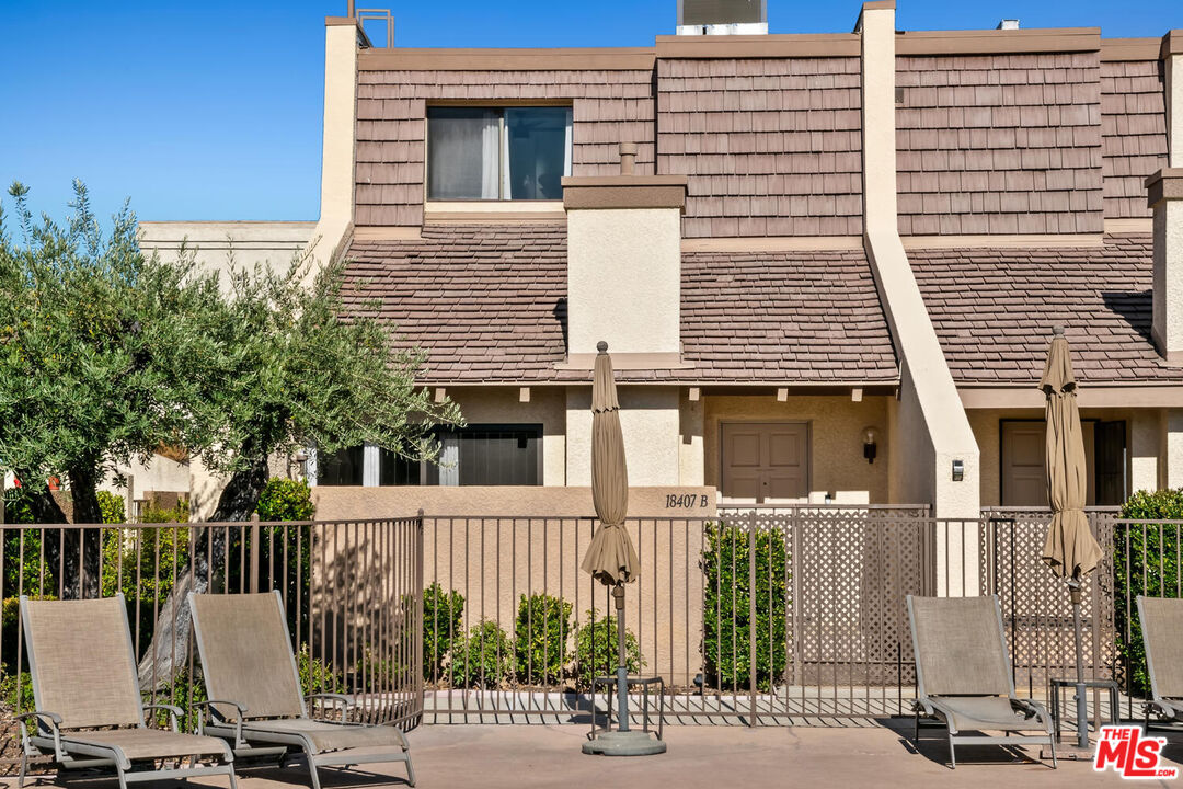 18407 Collins St Unit: B