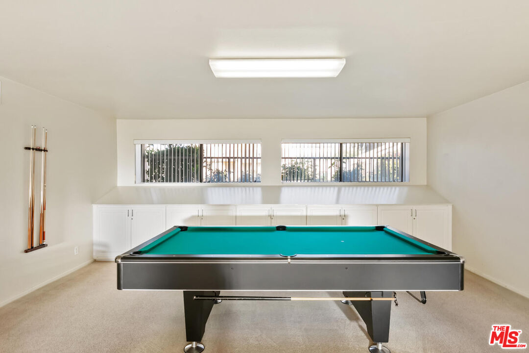 18407 Collins St Unit: B