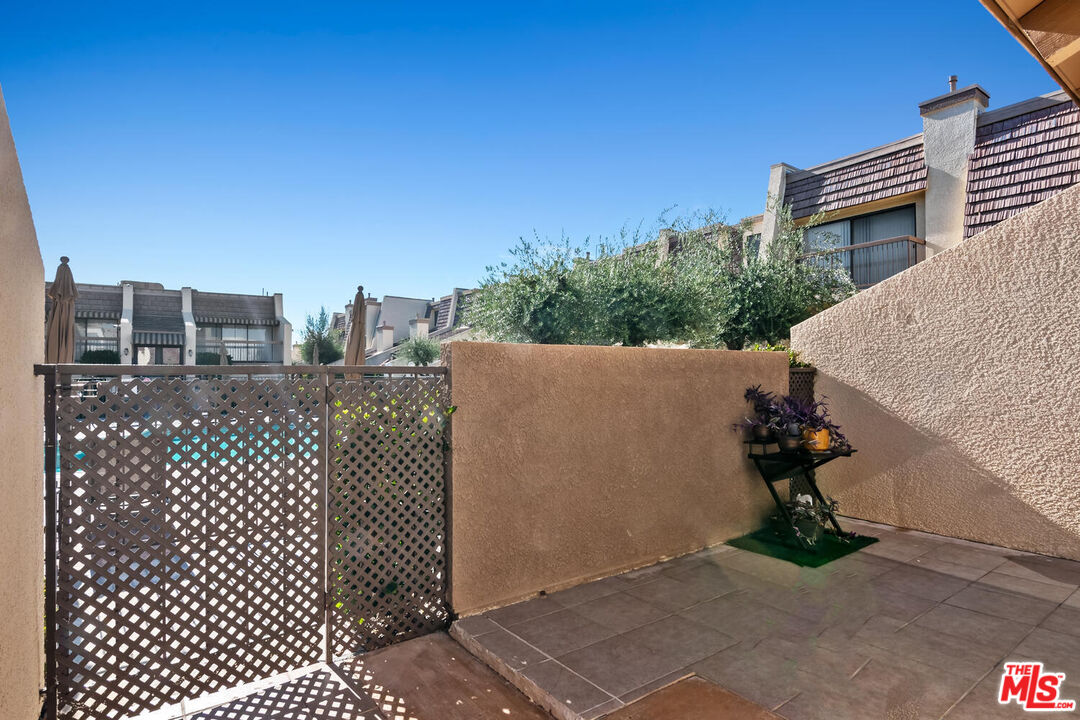 18407 Collins St Unit: B
