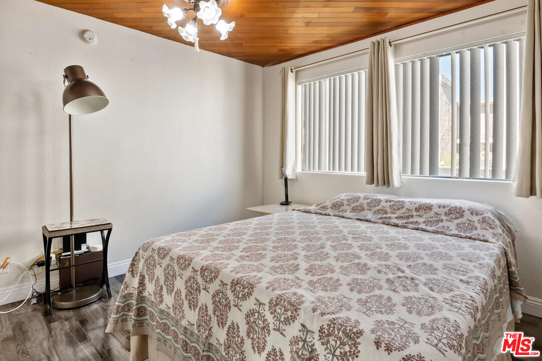 18407 Collins St Unit: B