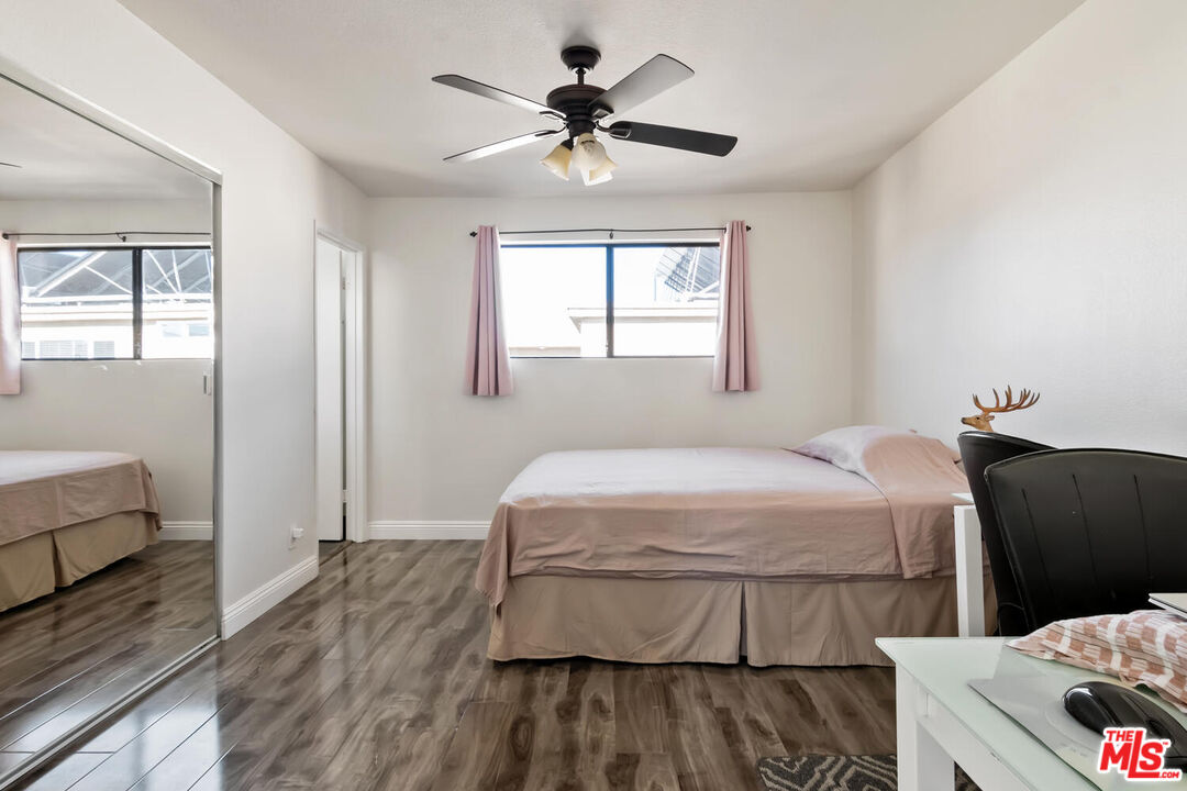 18407 Collins St Unit: B