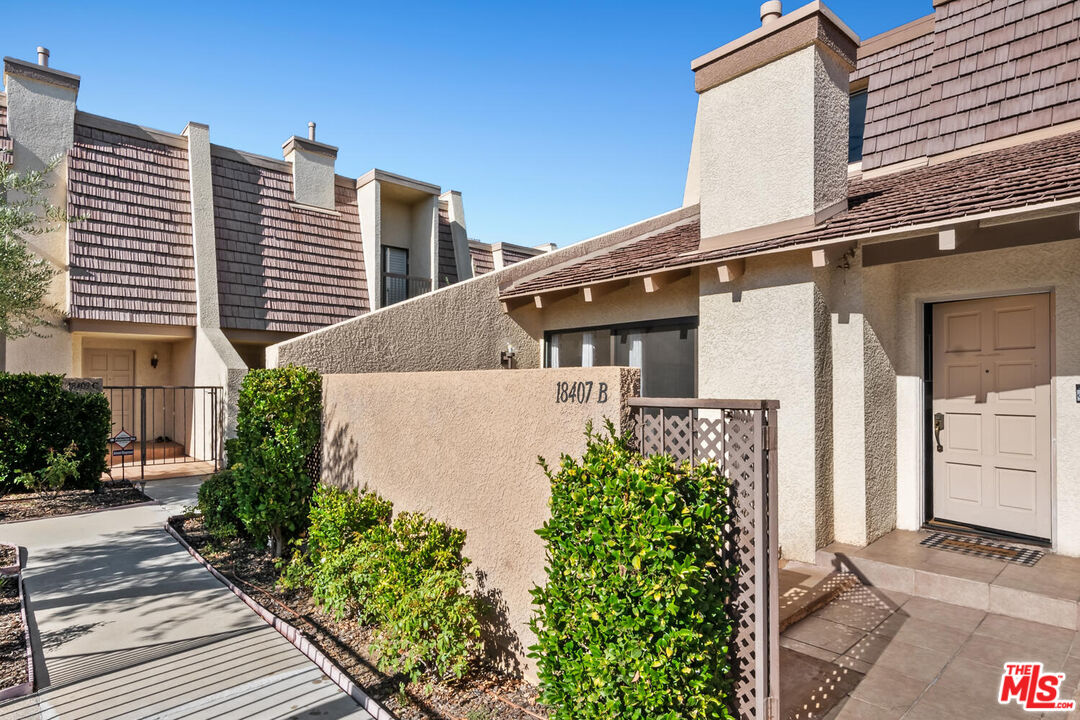18407 Collins St Unit: B