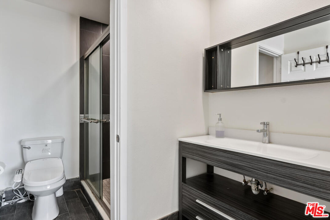 18407 Collins St Unit: B