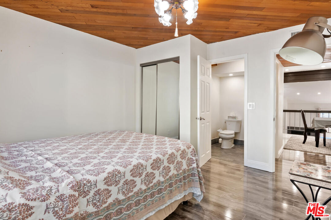 18407 Collins St Unit: B