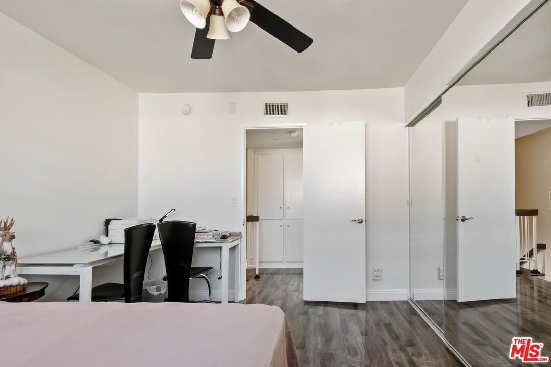 18407 Collins St Unit: B