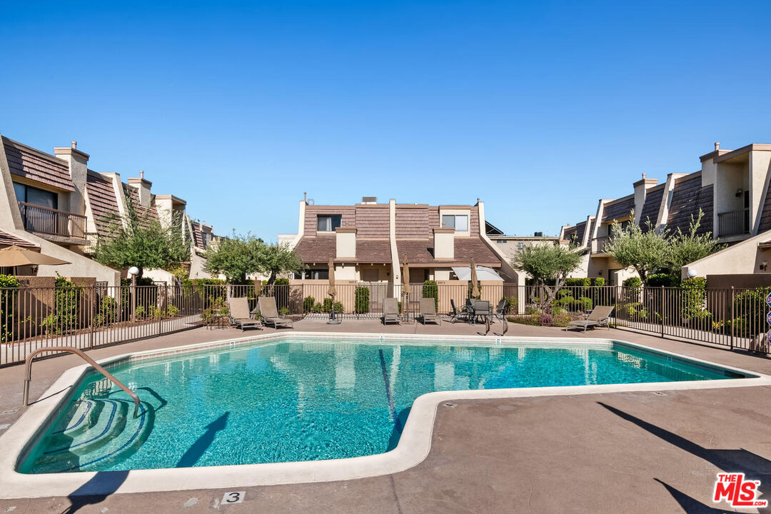 18407 Collins St Unit: B