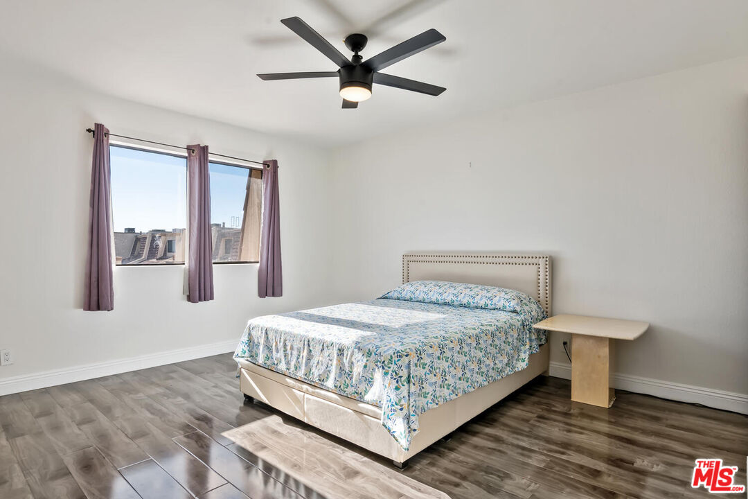 18407 Collins St Unit: B