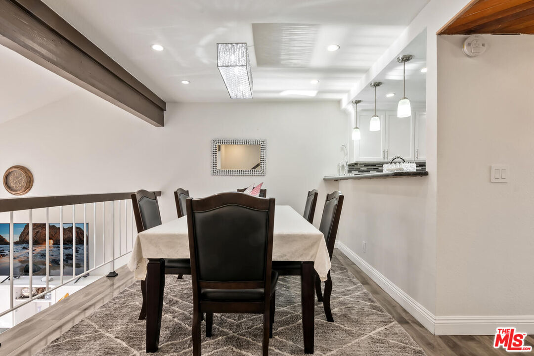 18407 Collins St Unit: B