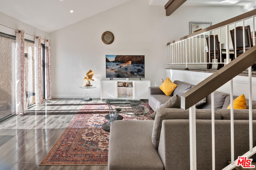 18407 Collins St Unit: B