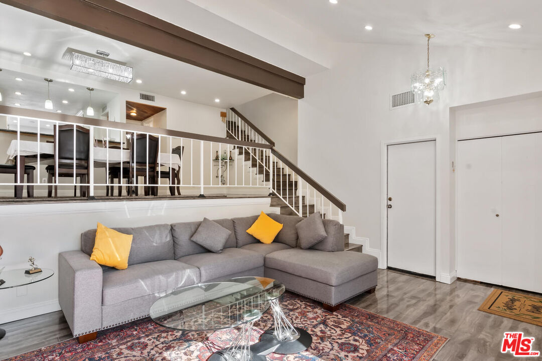18407 Collins St Unit: B