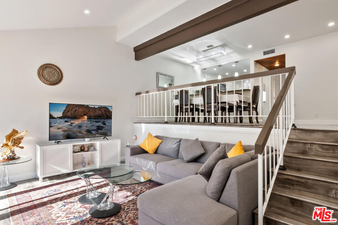 18407 Collins St Unit: B