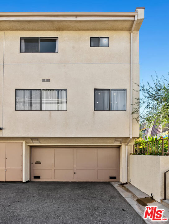 18407 Collins St Unit: B