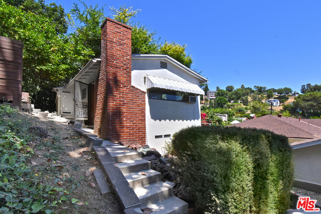 3732 York Blvd