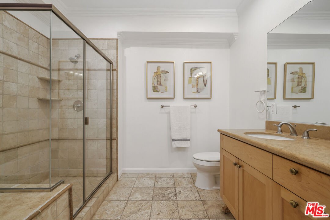 12407 Moorpark St Unit: 102